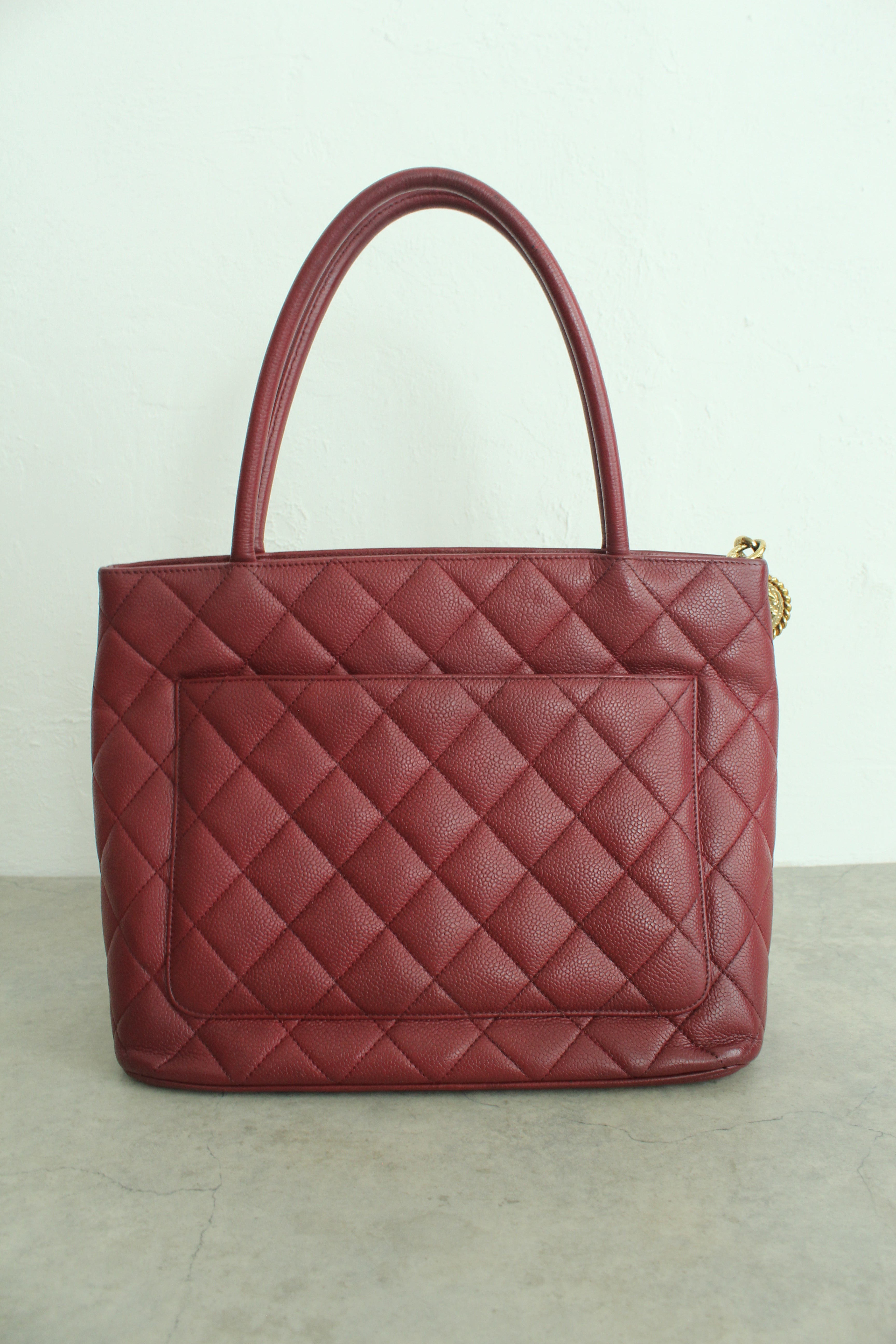 2000-2002 Medallion Tote Caviar in Burgundy Red