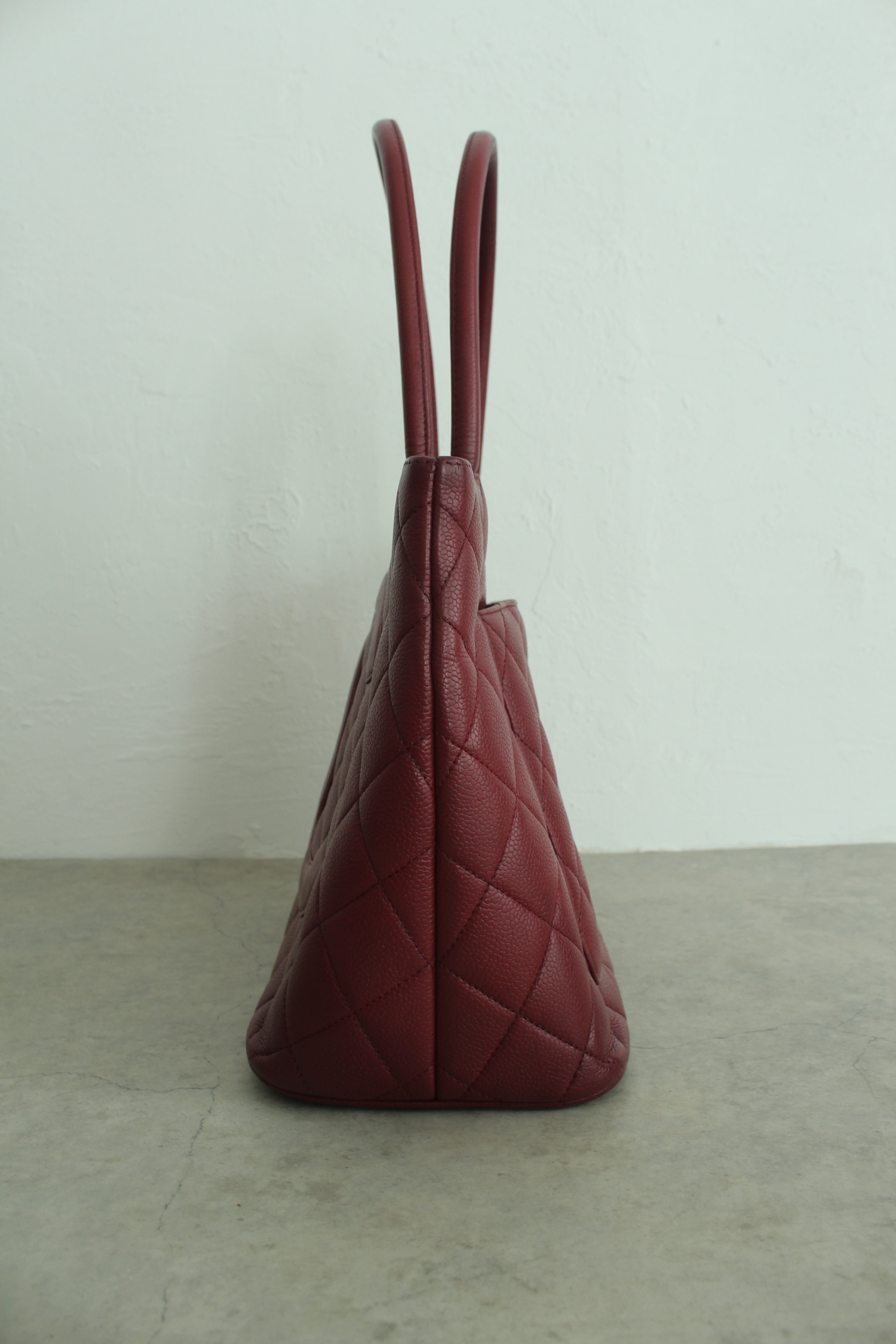 2000-2002 Medallion Tote Caviar in Burgundy Red