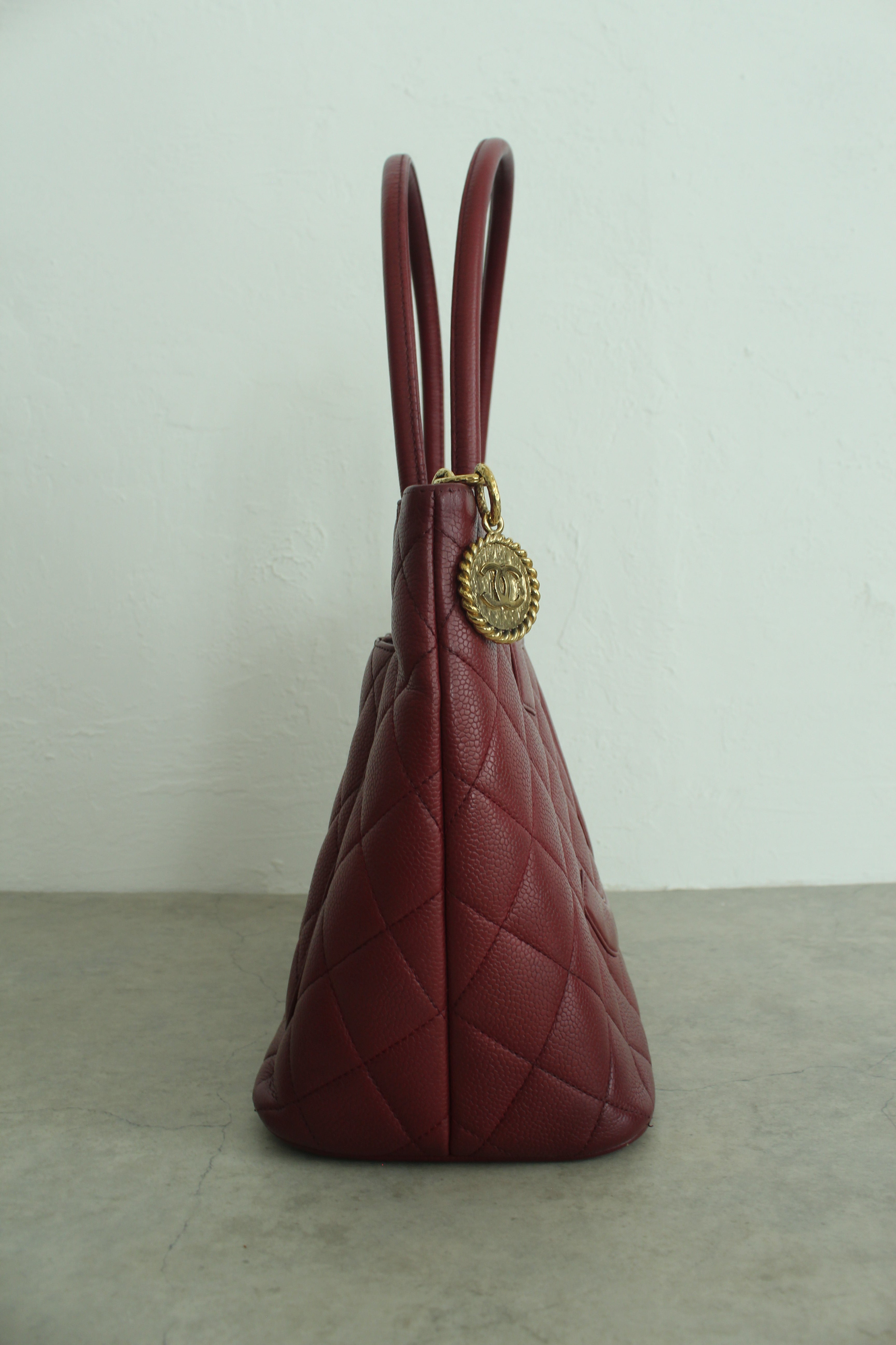 2000-2002 Medallion Tote Caviar in Burgundy Red
