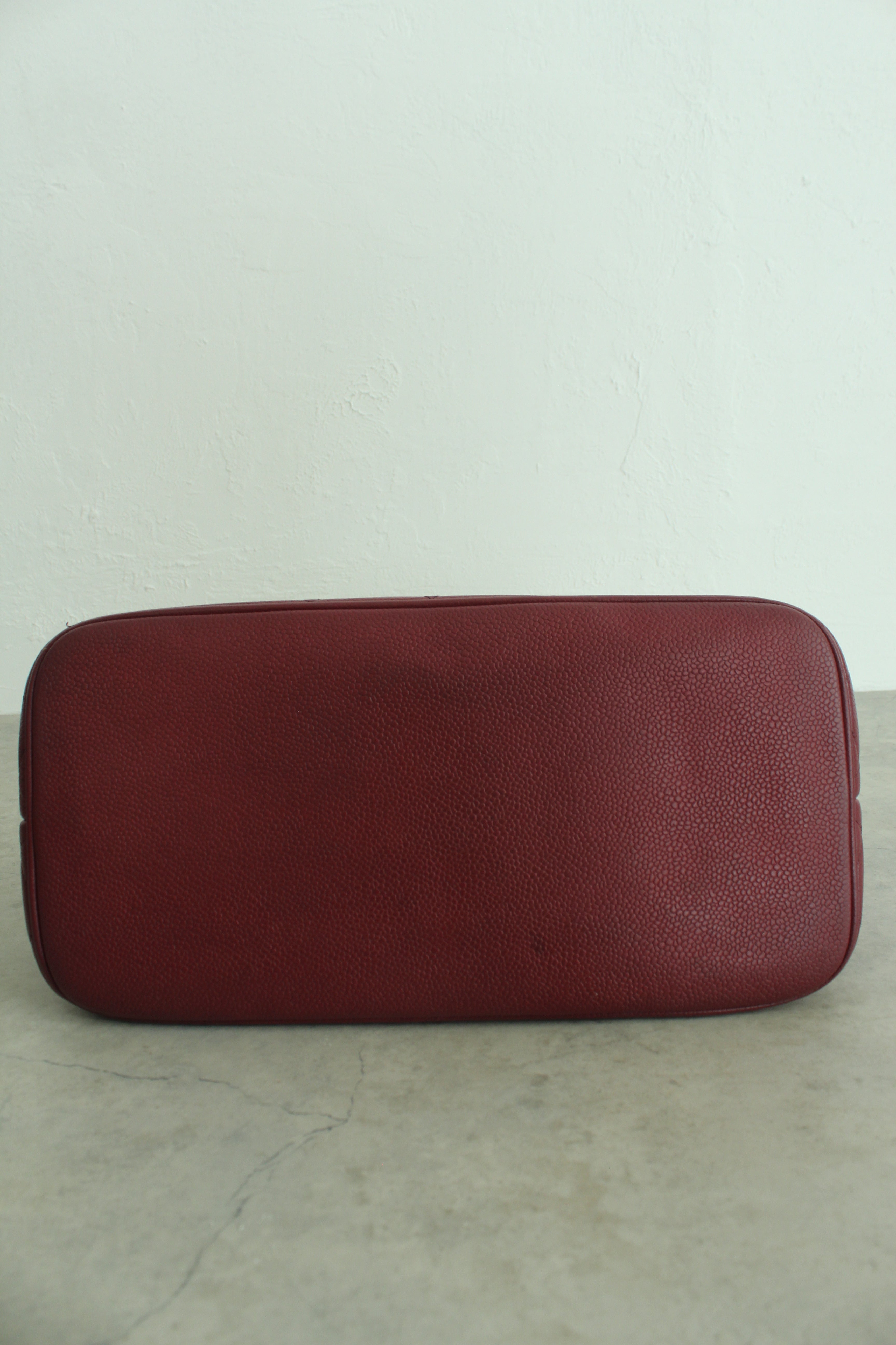 2000-2002 Medallion Tote Caviar in Burgundy Red
