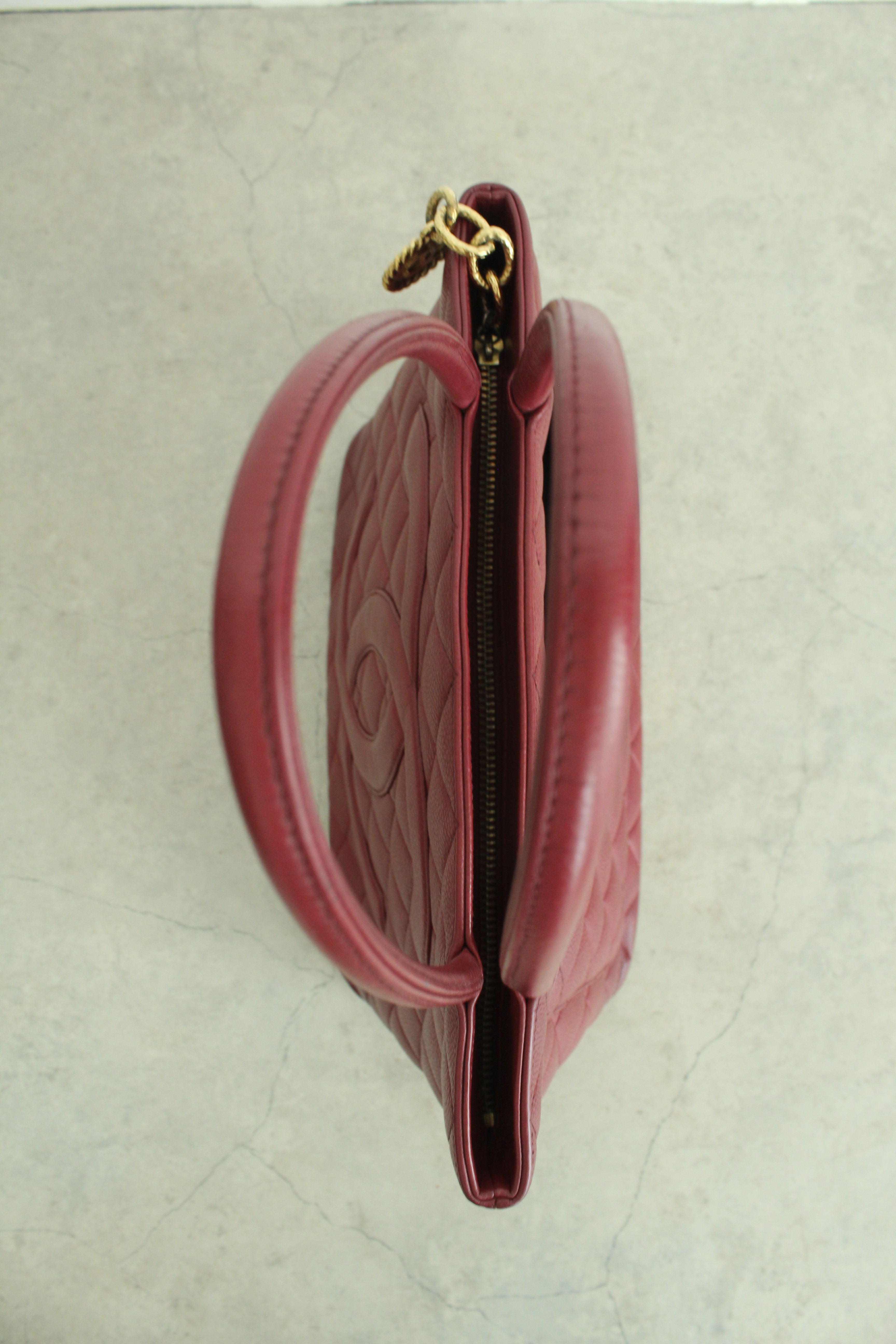 2000-2002 Medallion Tote Caviar in Burgundy Red