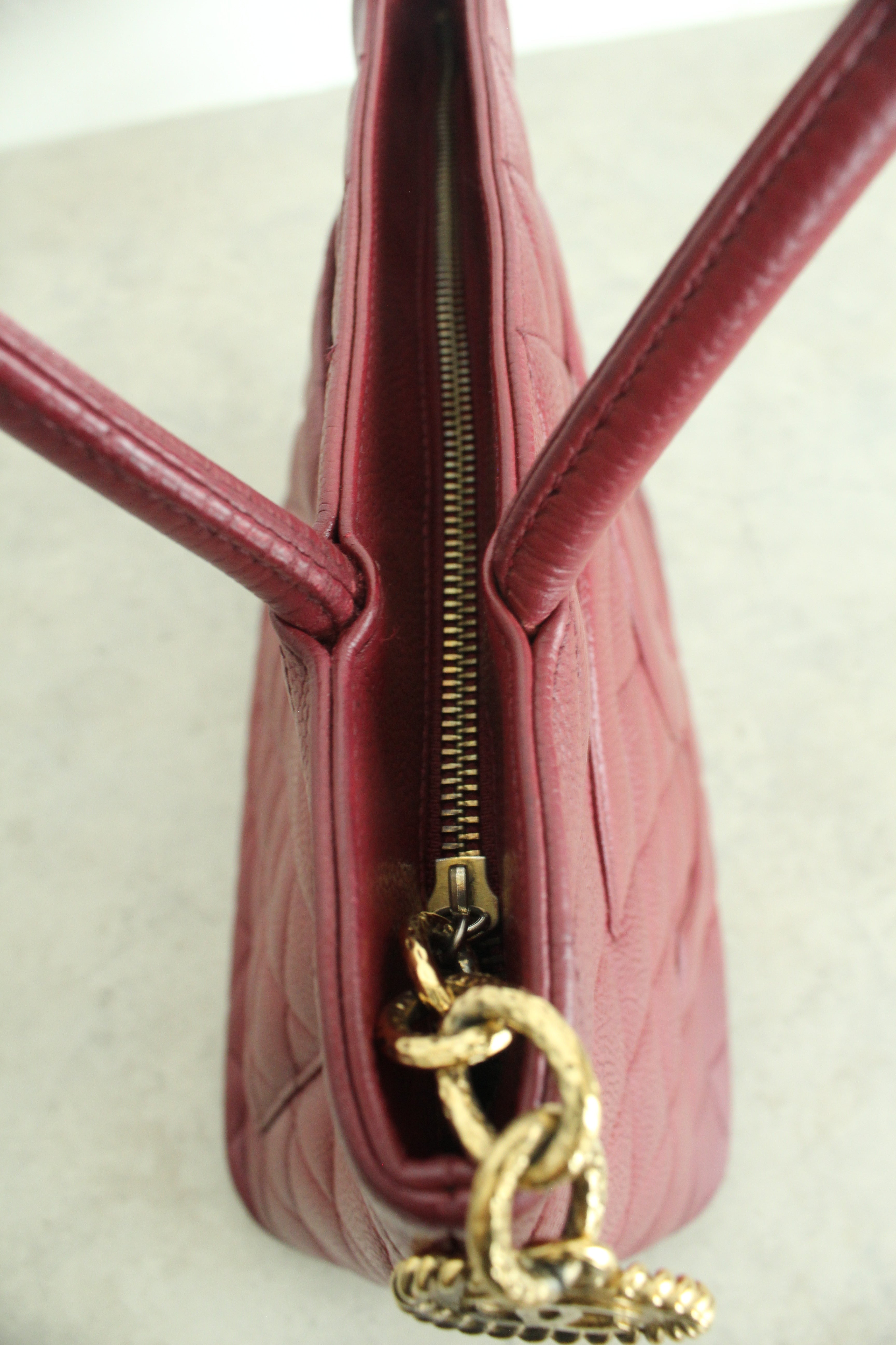 2000-2002 Medallion Tote Caviar in Burgundy Red