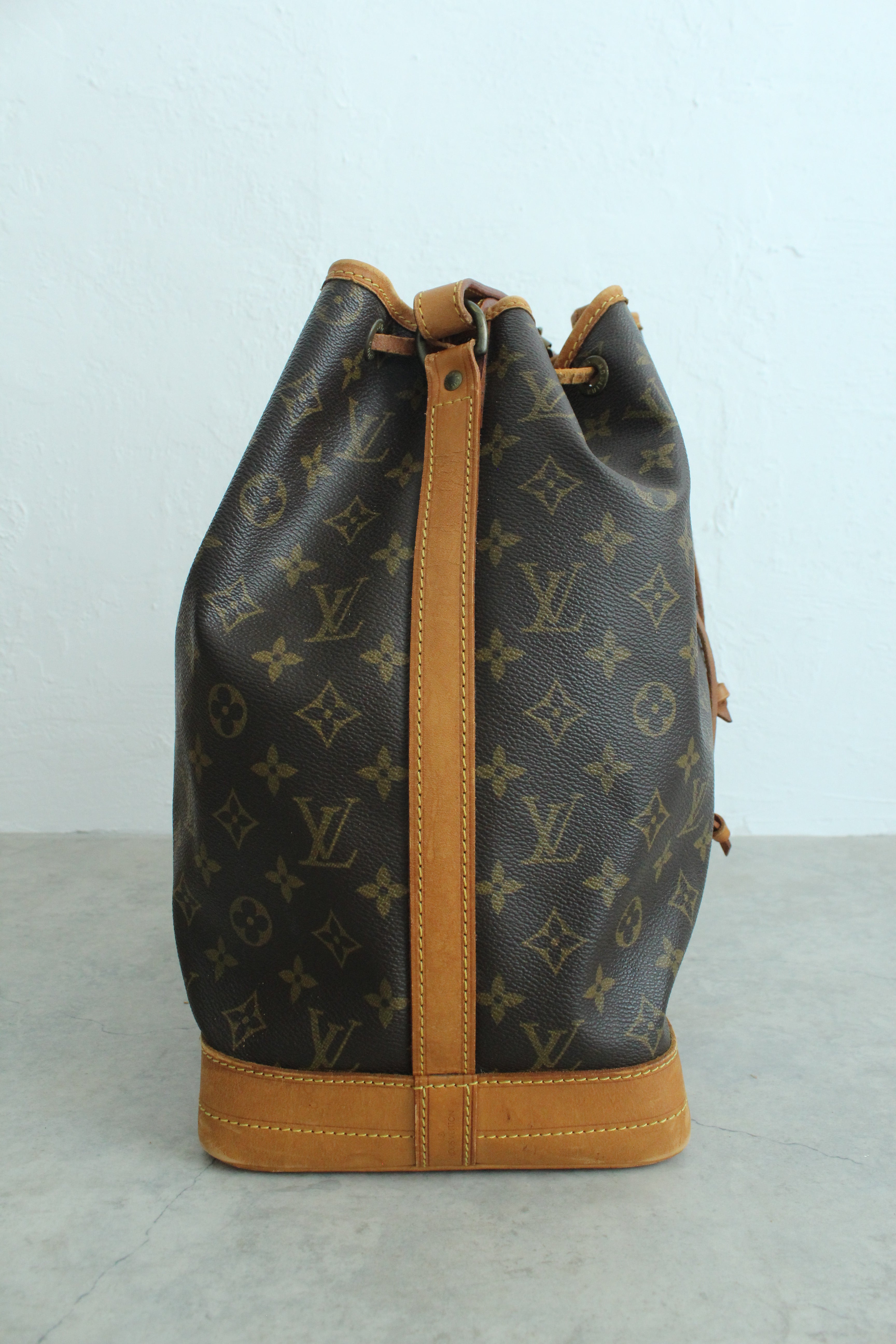 Monogram Noe Shoulder bag