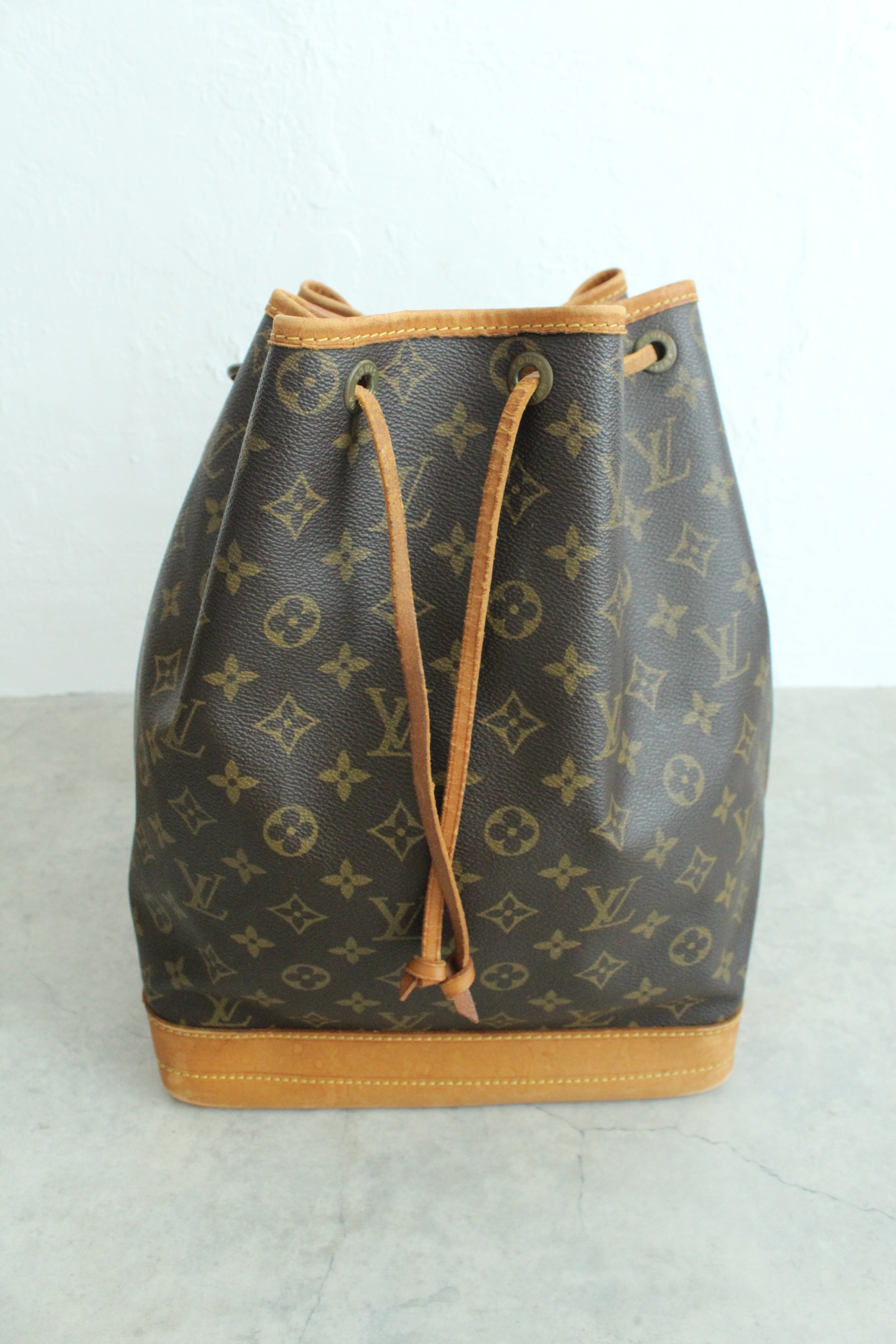Monogram Noe Shoulder bag
