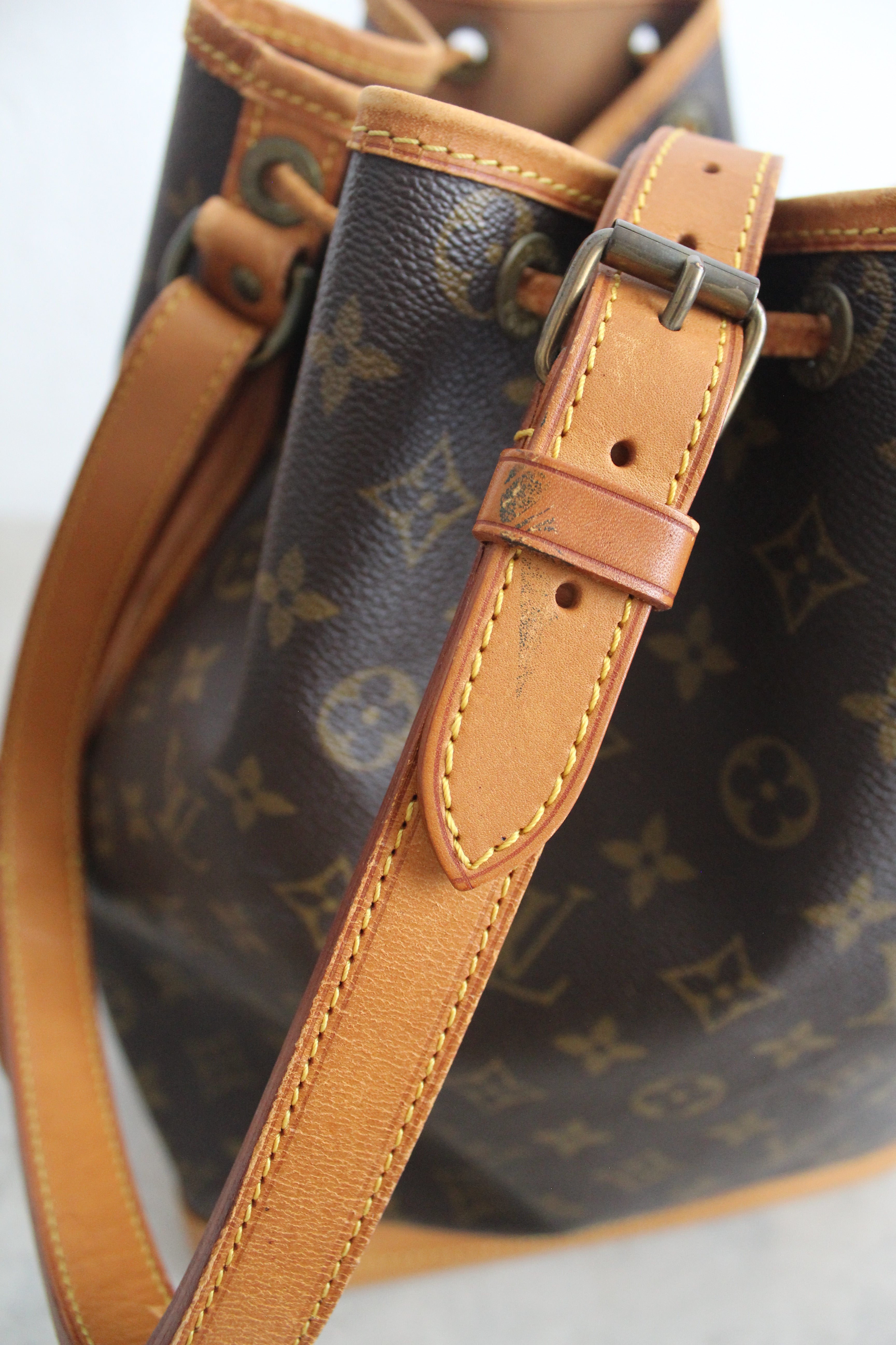 Monogram Noe Shoulder bag