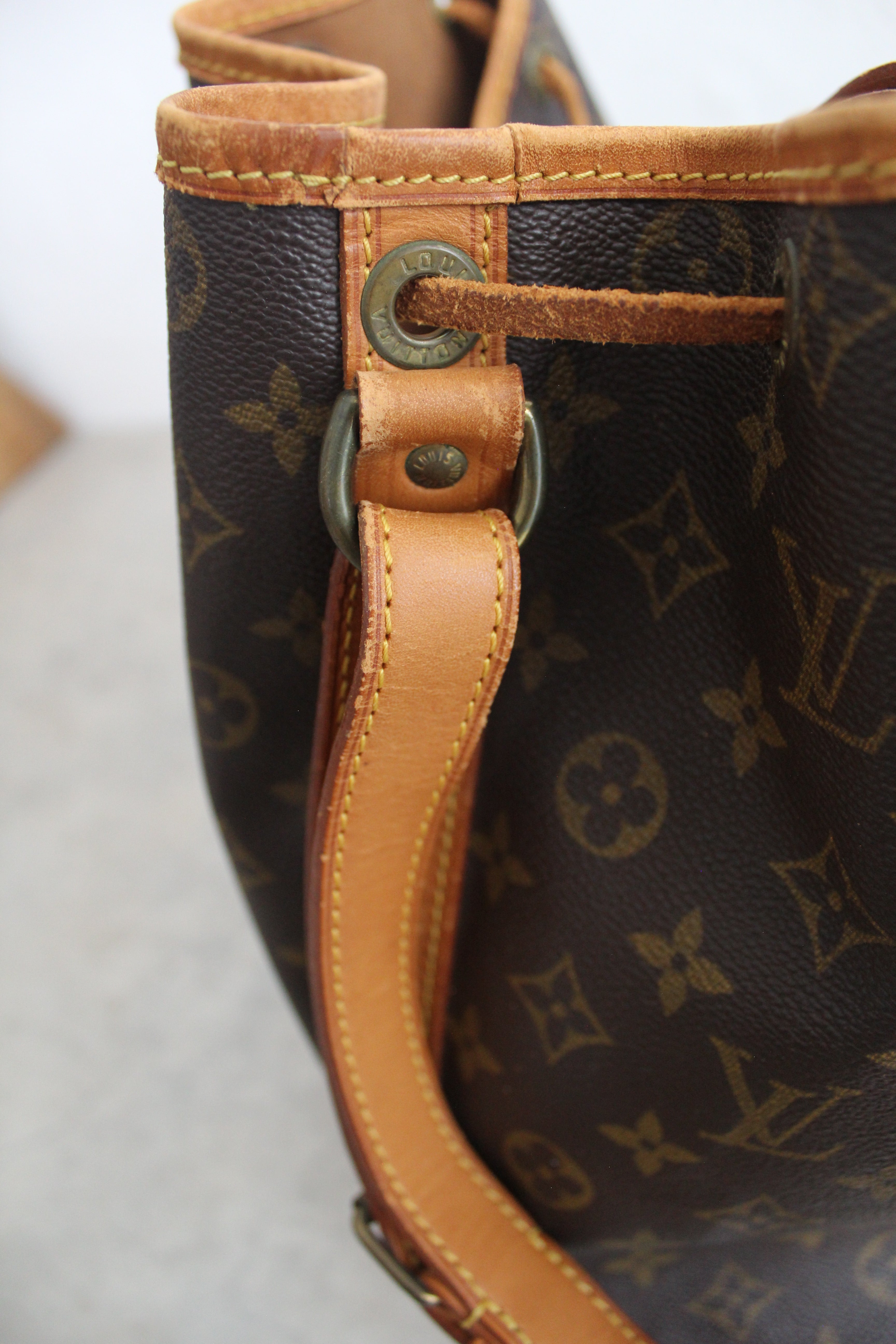 Monogram Noe Shoulder bag