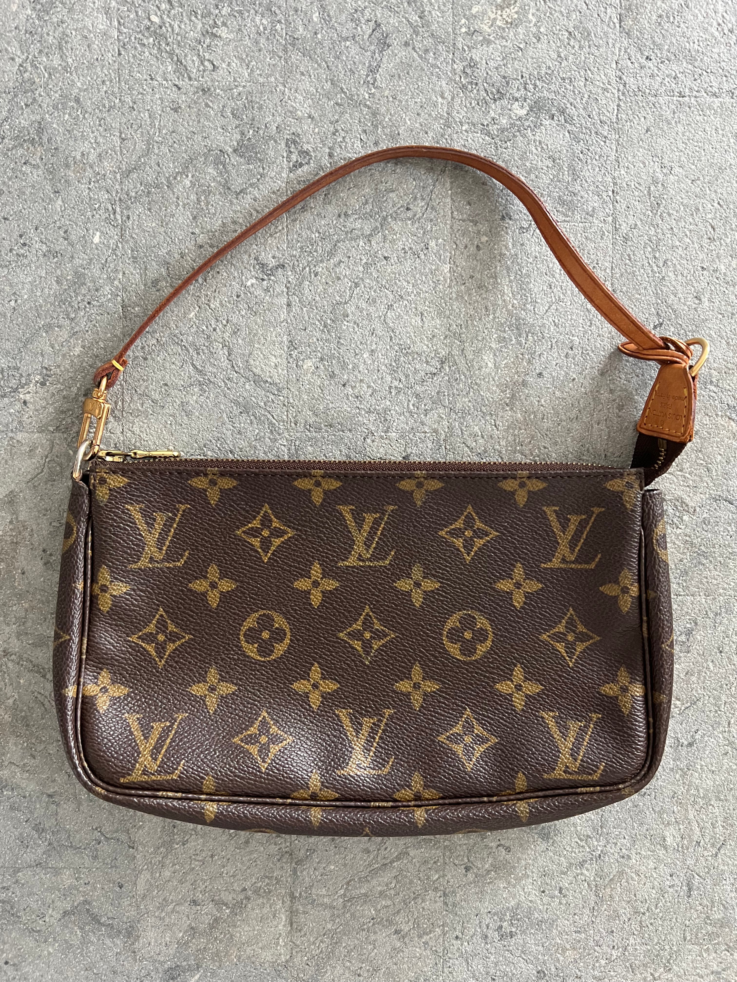 Monogram Pochette Accessoires AR0051