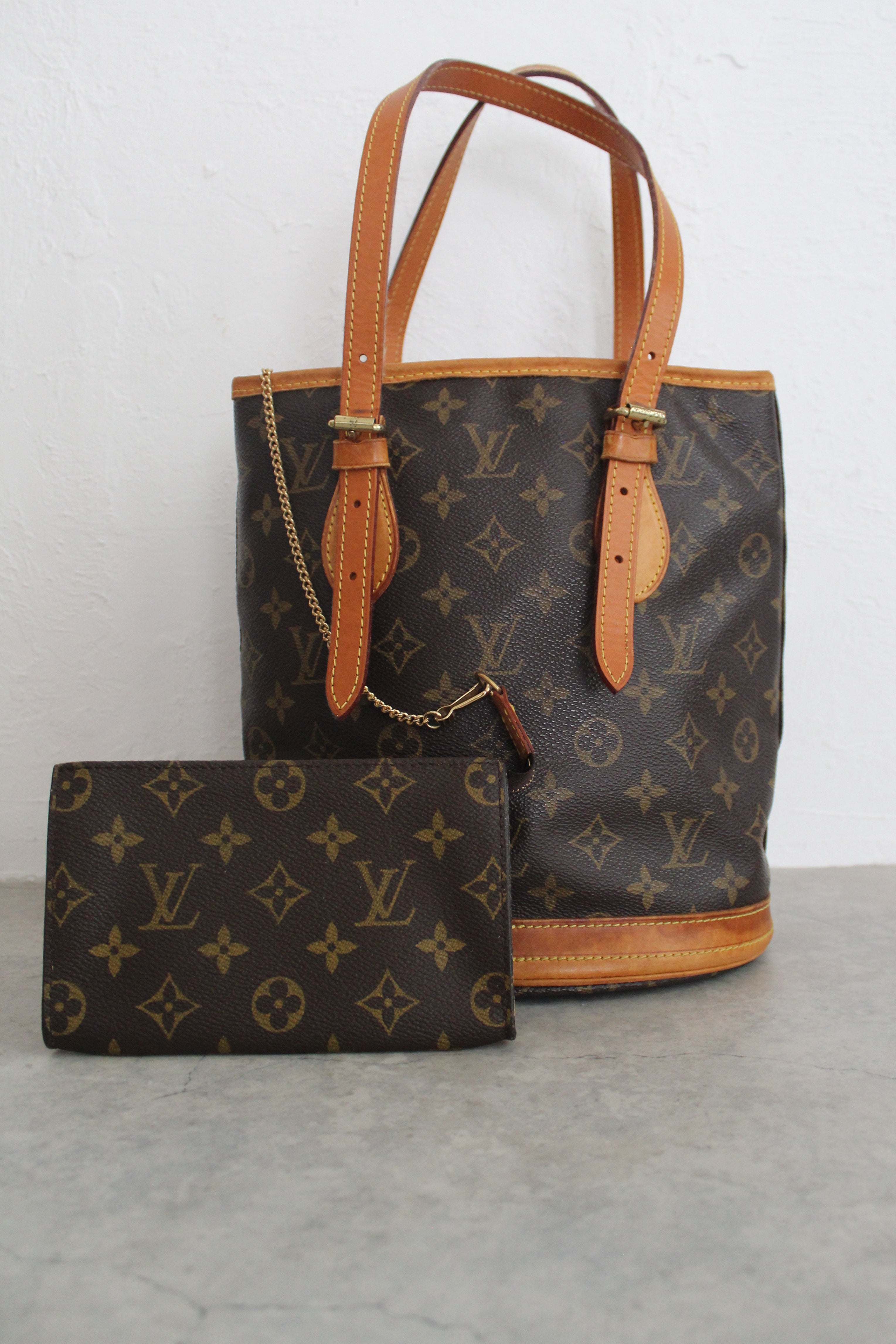 Monogram Petit bukect bag PM (M42238)
