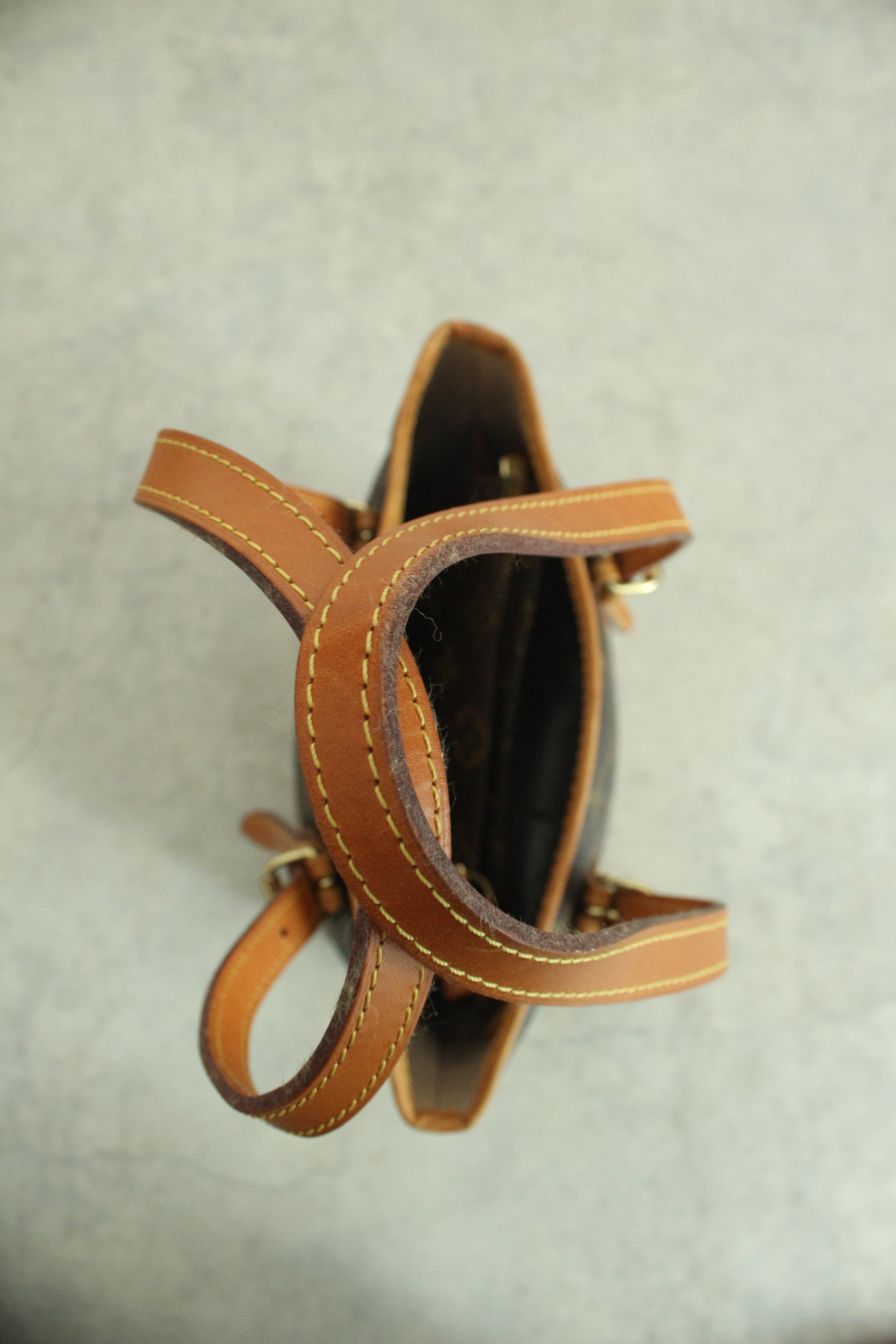 Monogram Petit bukect bag PM (M42238)