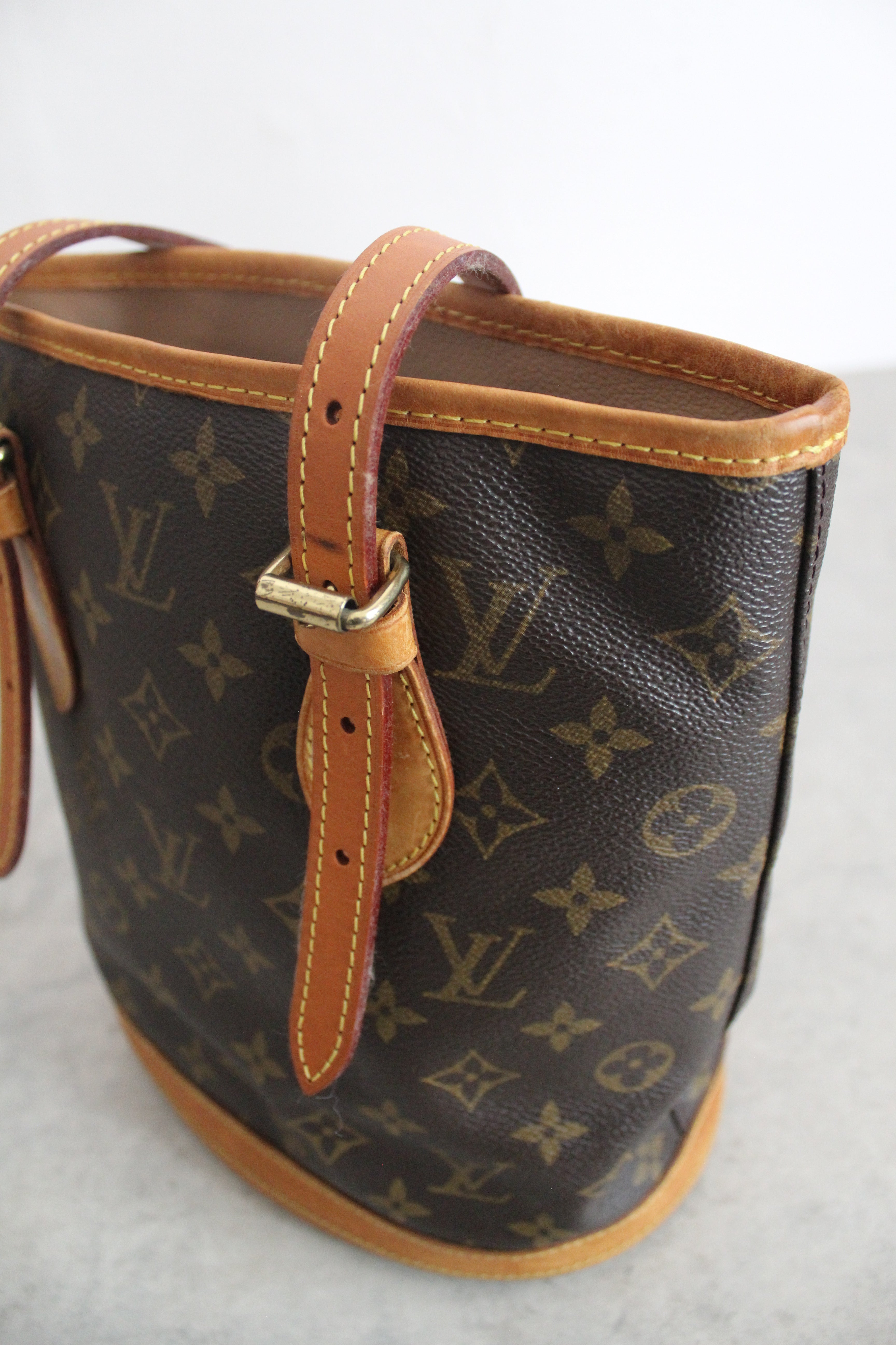 Monogram Petit bukect bag PM (M42238)