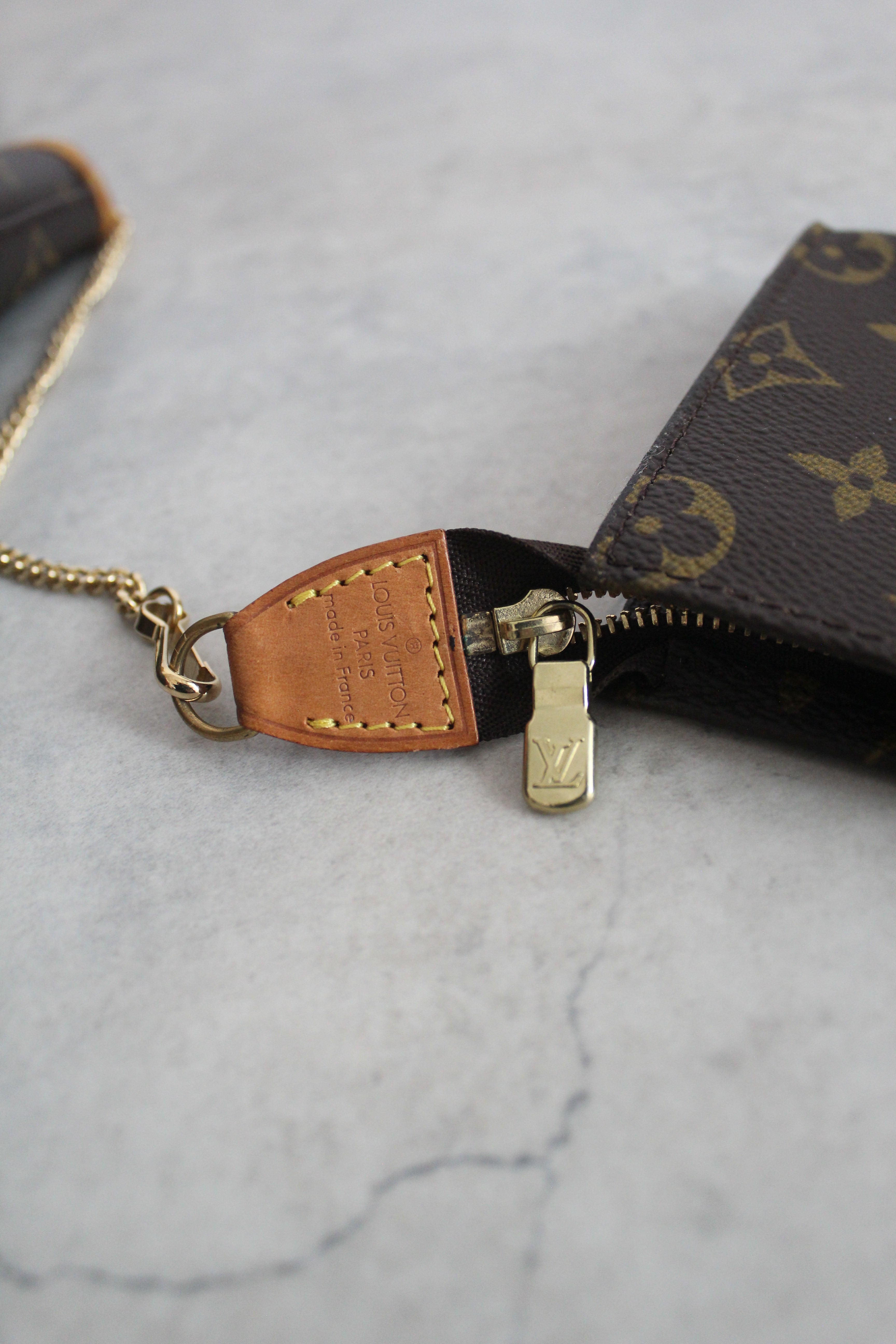 Monogram Petit bukect bag PM (M42238)