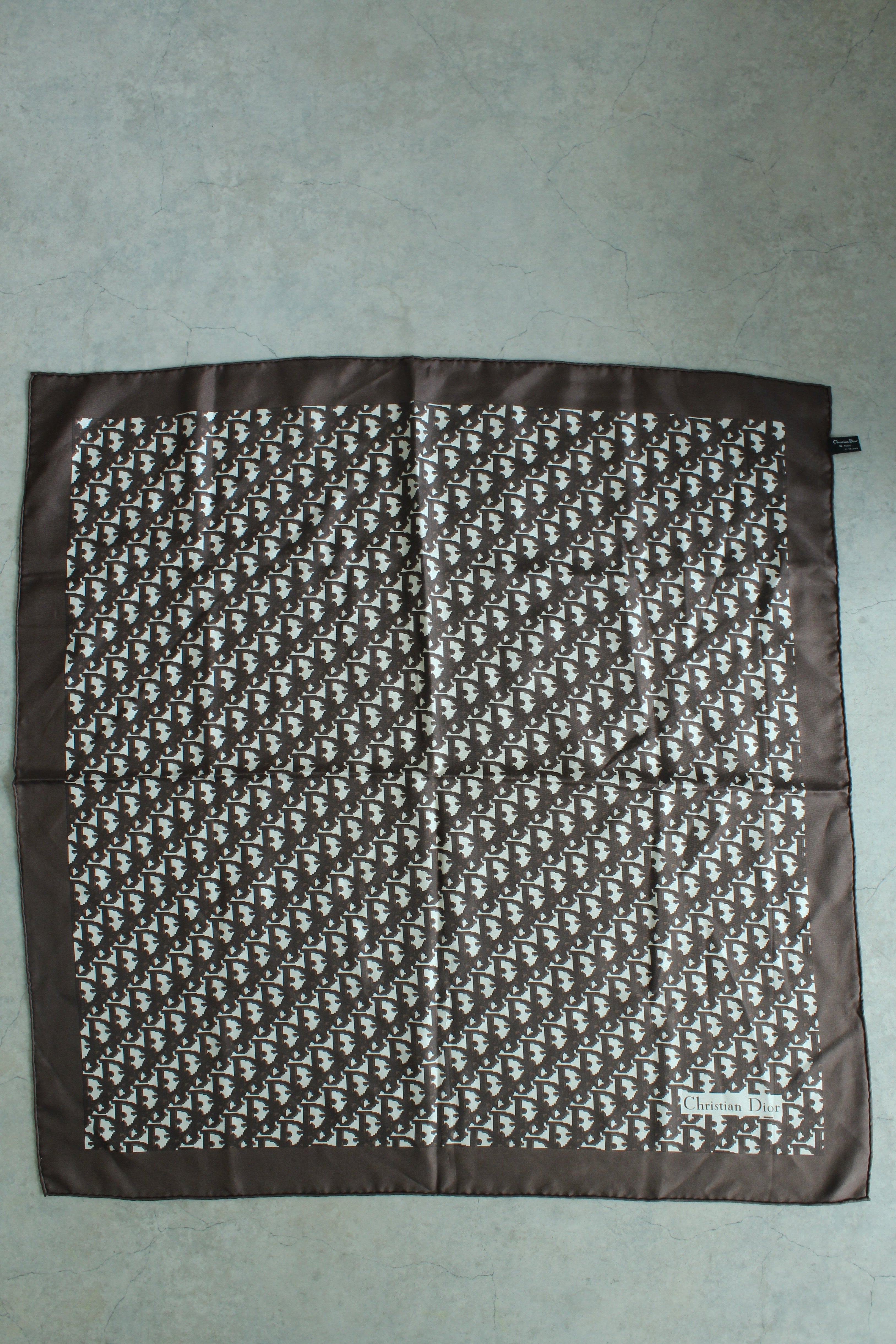 Oblique scarf in Brown