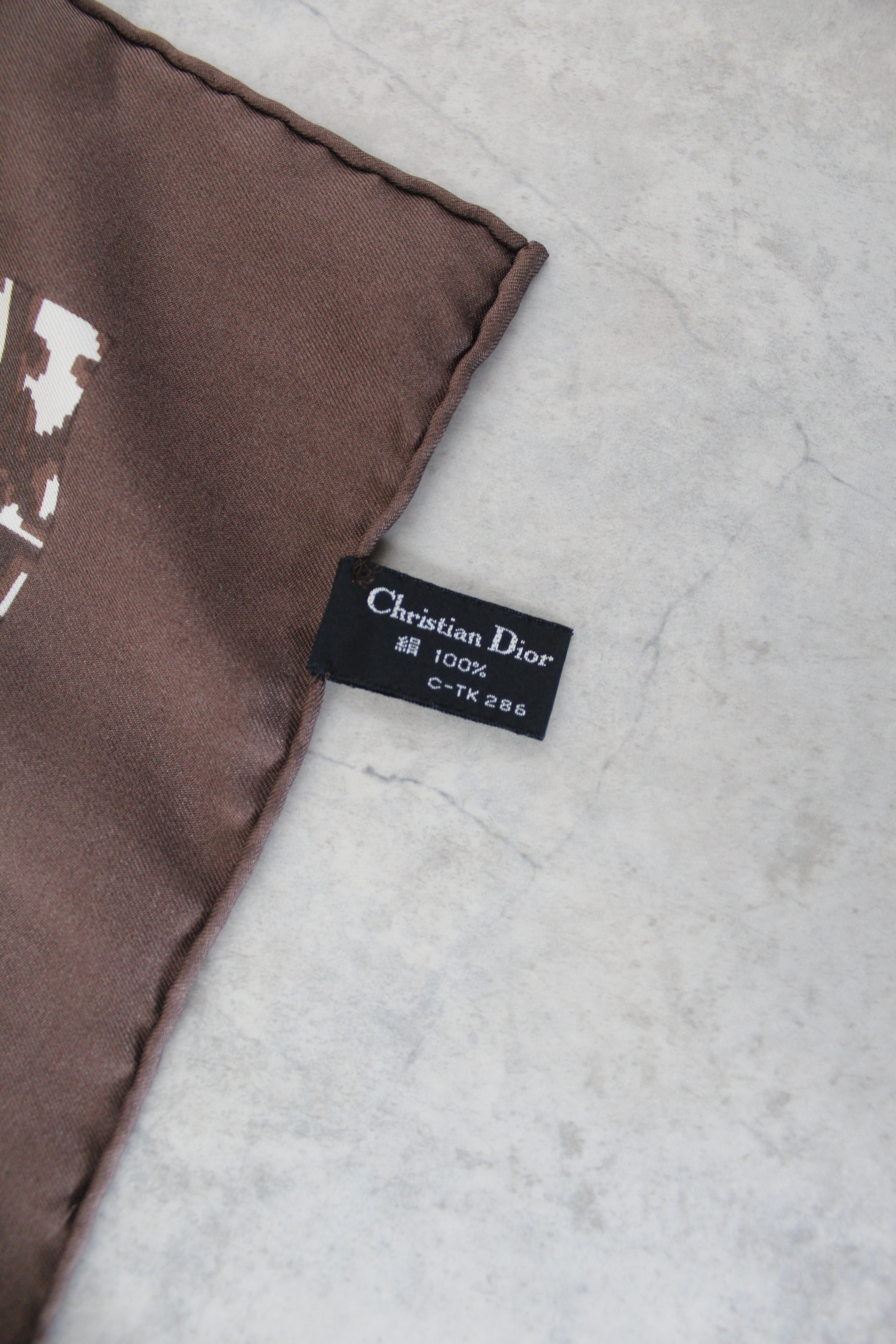 Oblique scarf in Brown