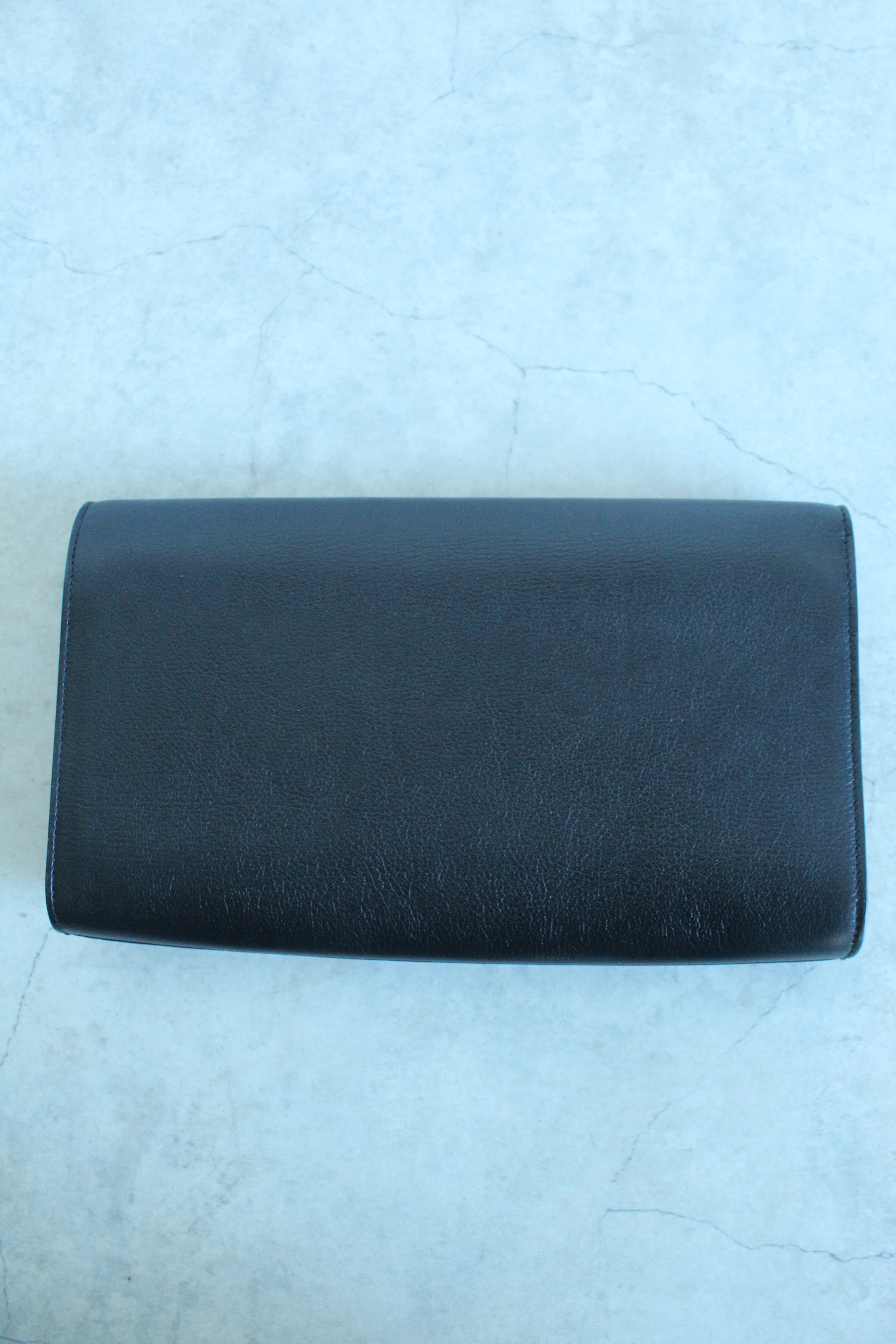 Belle de Jour clutch in Black
