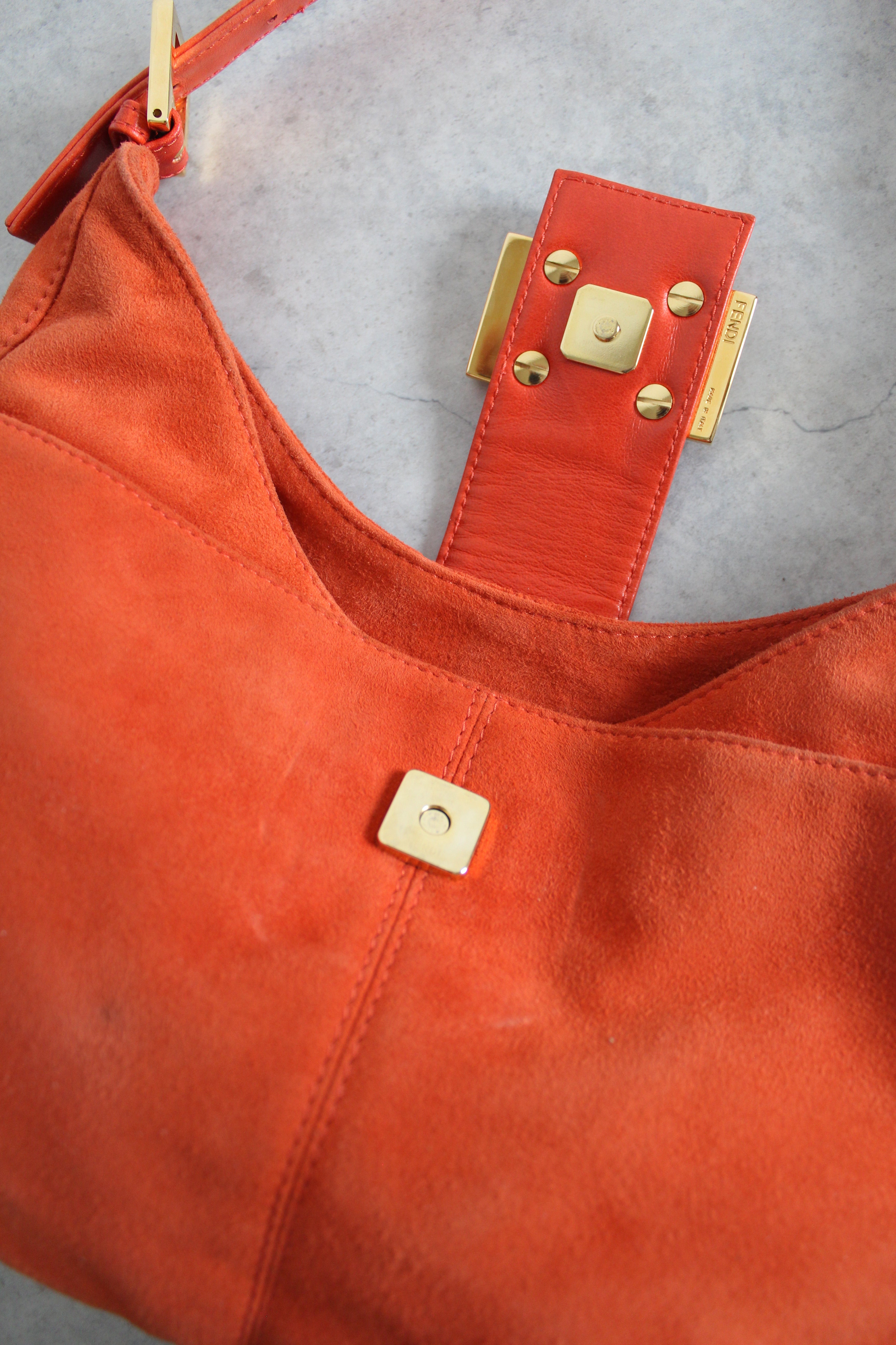 Baguette in Suede Orange
