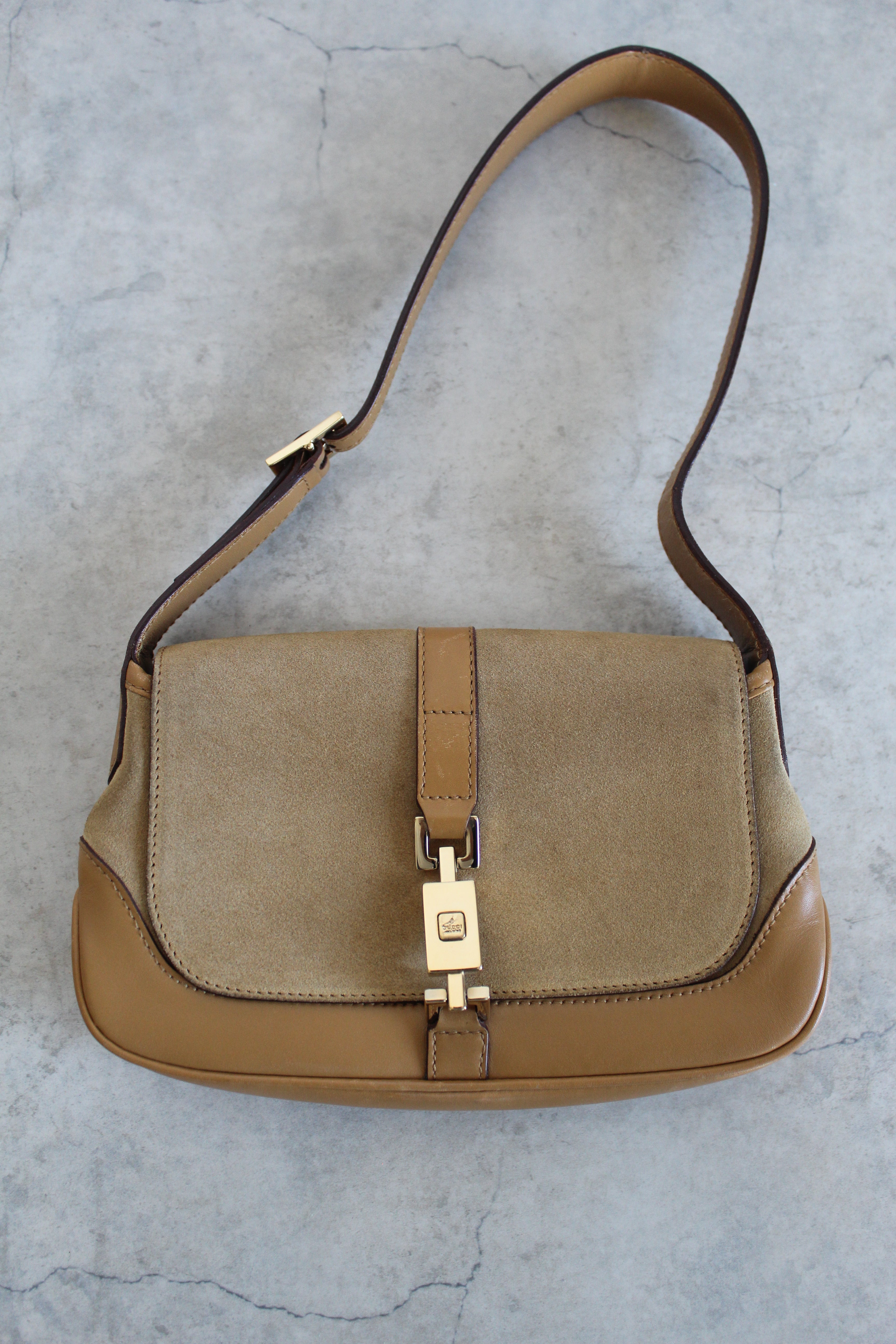 Jackie in Suede Beige