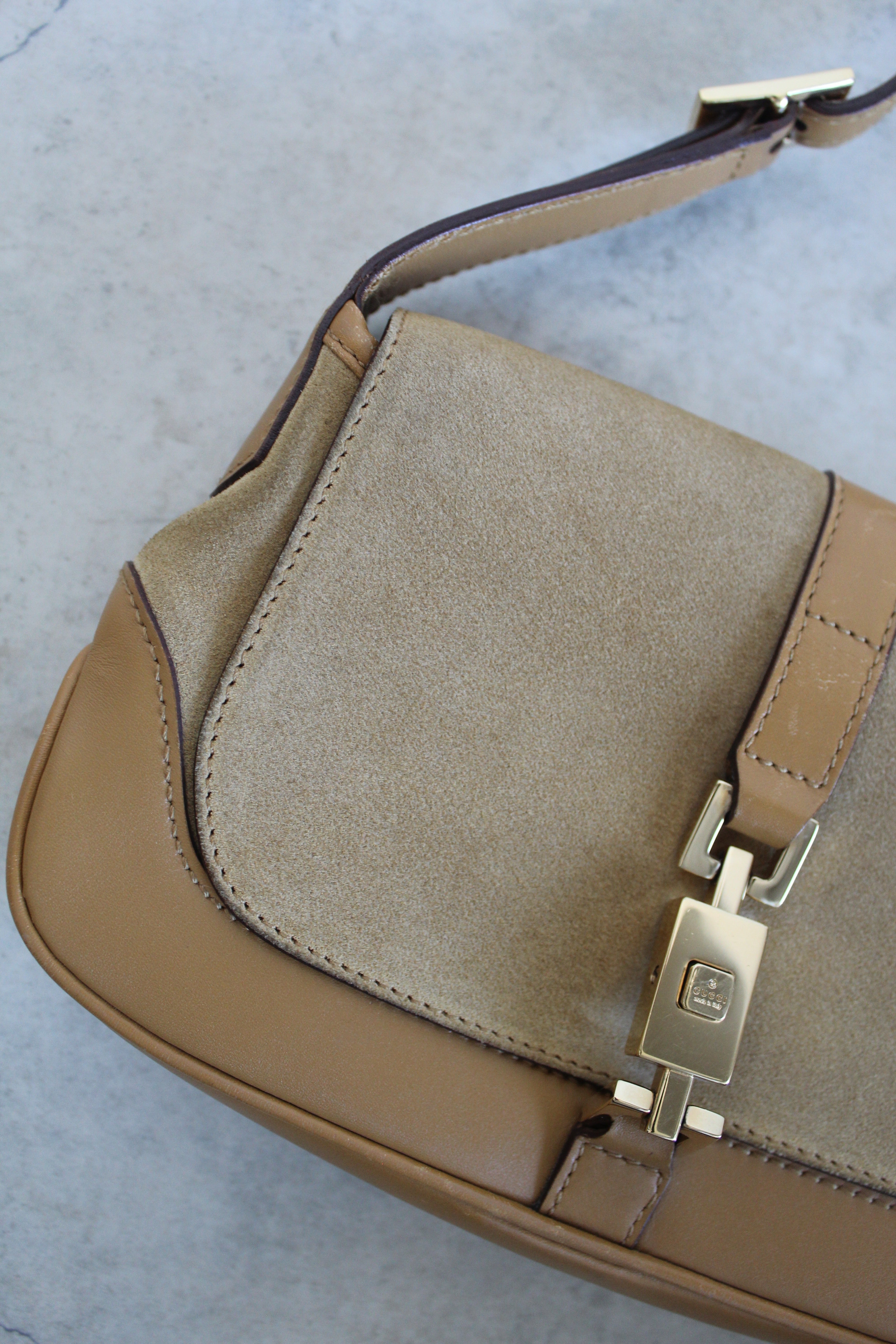 Jackie in Suede Beige