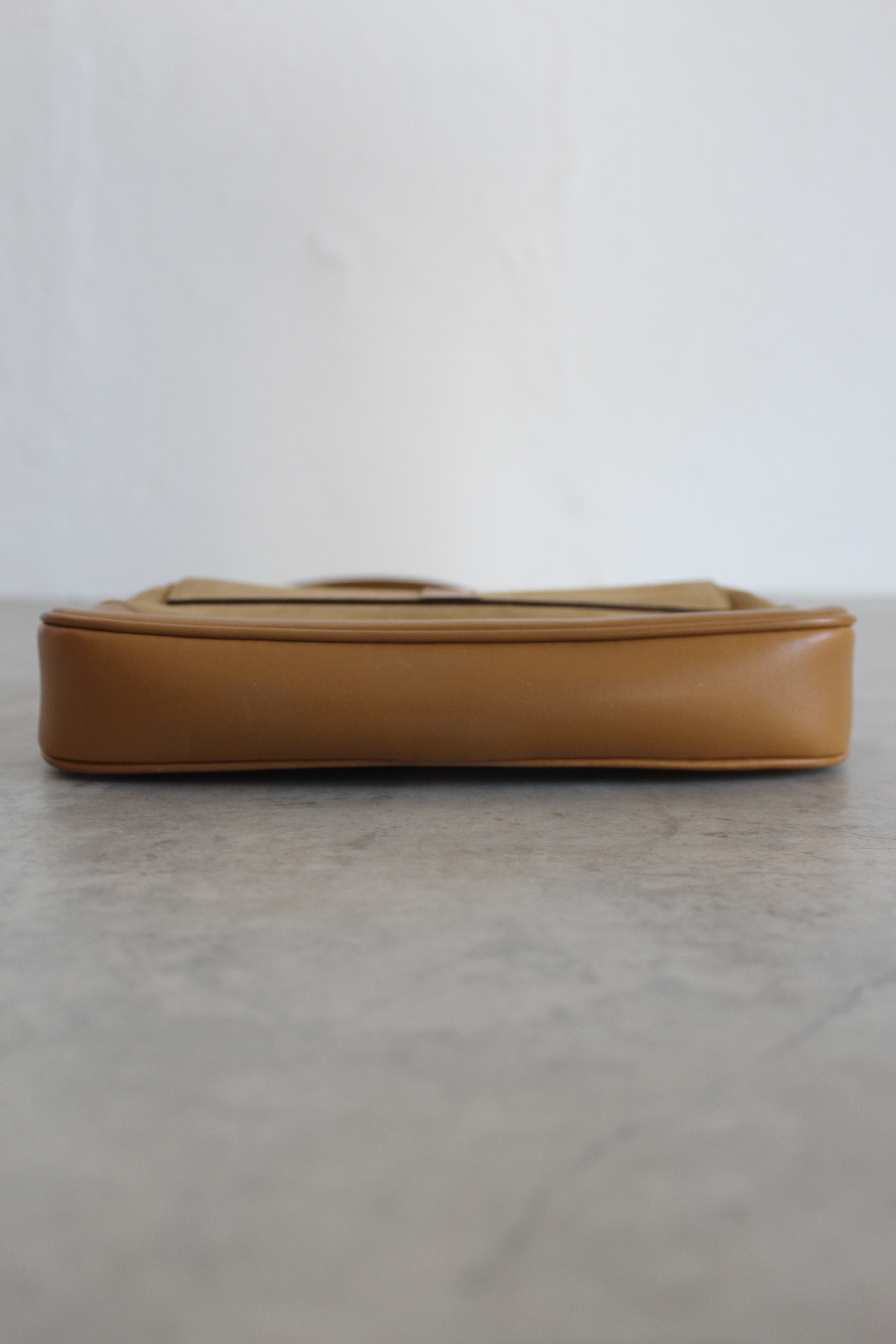 Jackie in Suede Beige