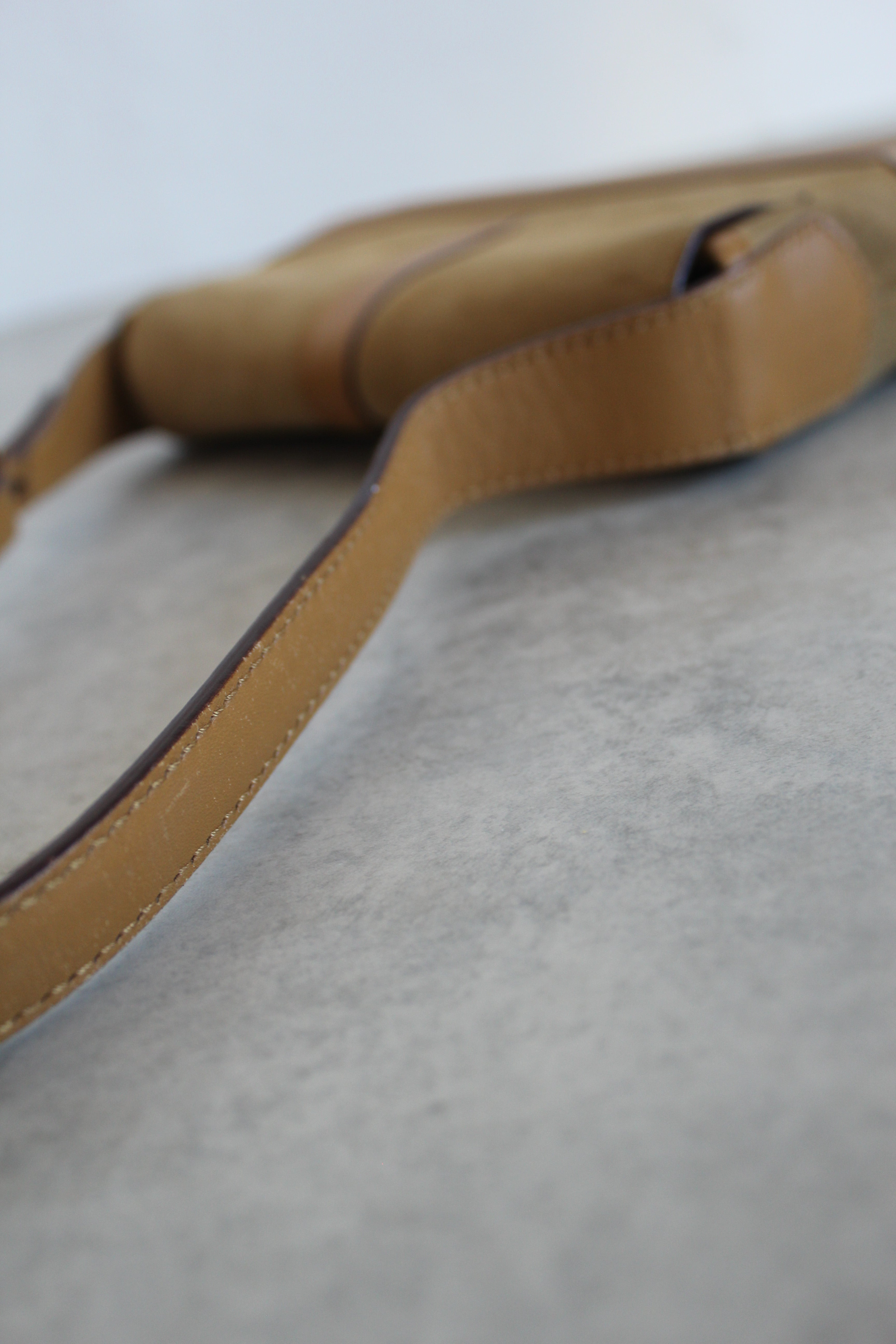 Jackie in Suede Beige