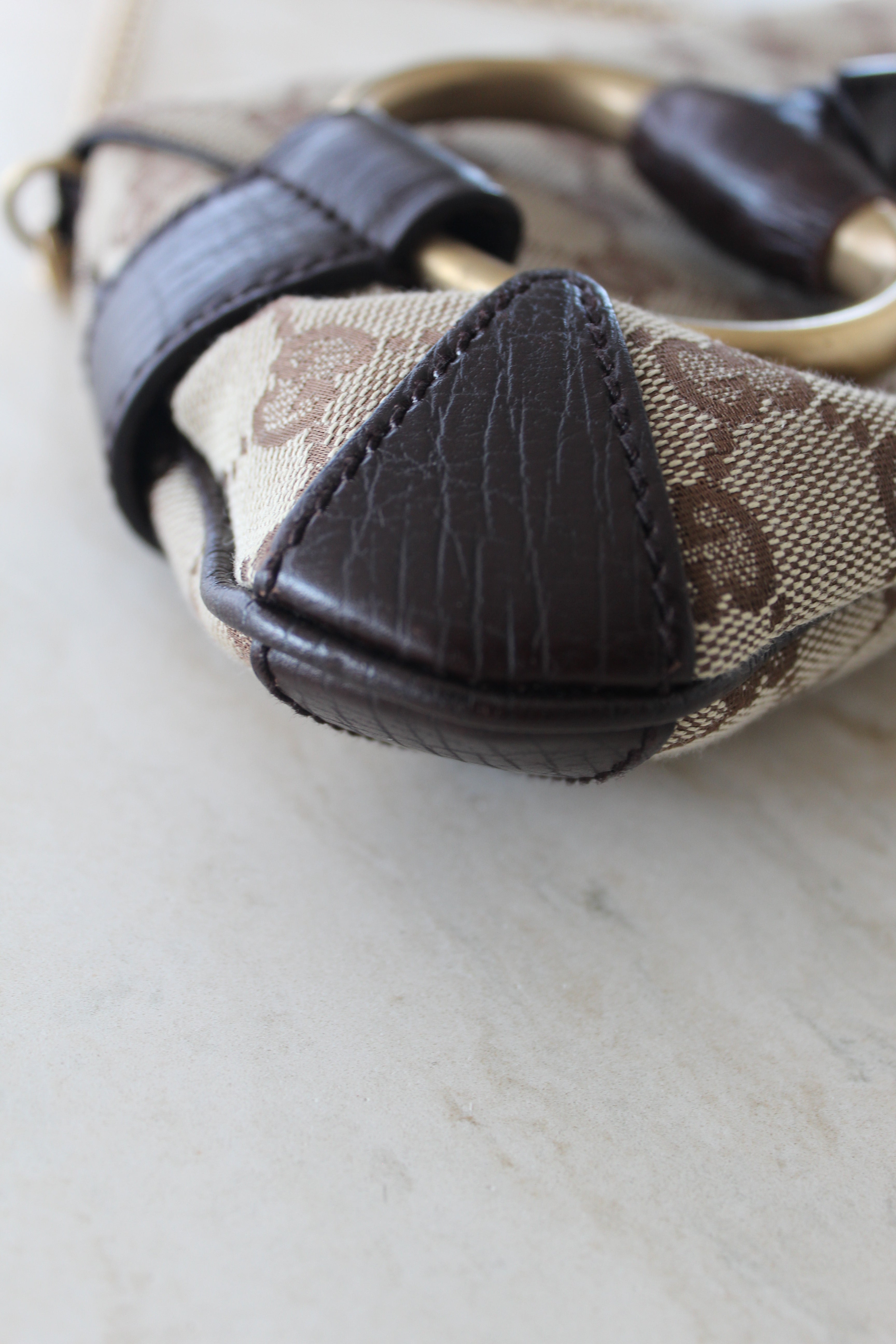 Oversized Horserbit Chain Clutch Bag