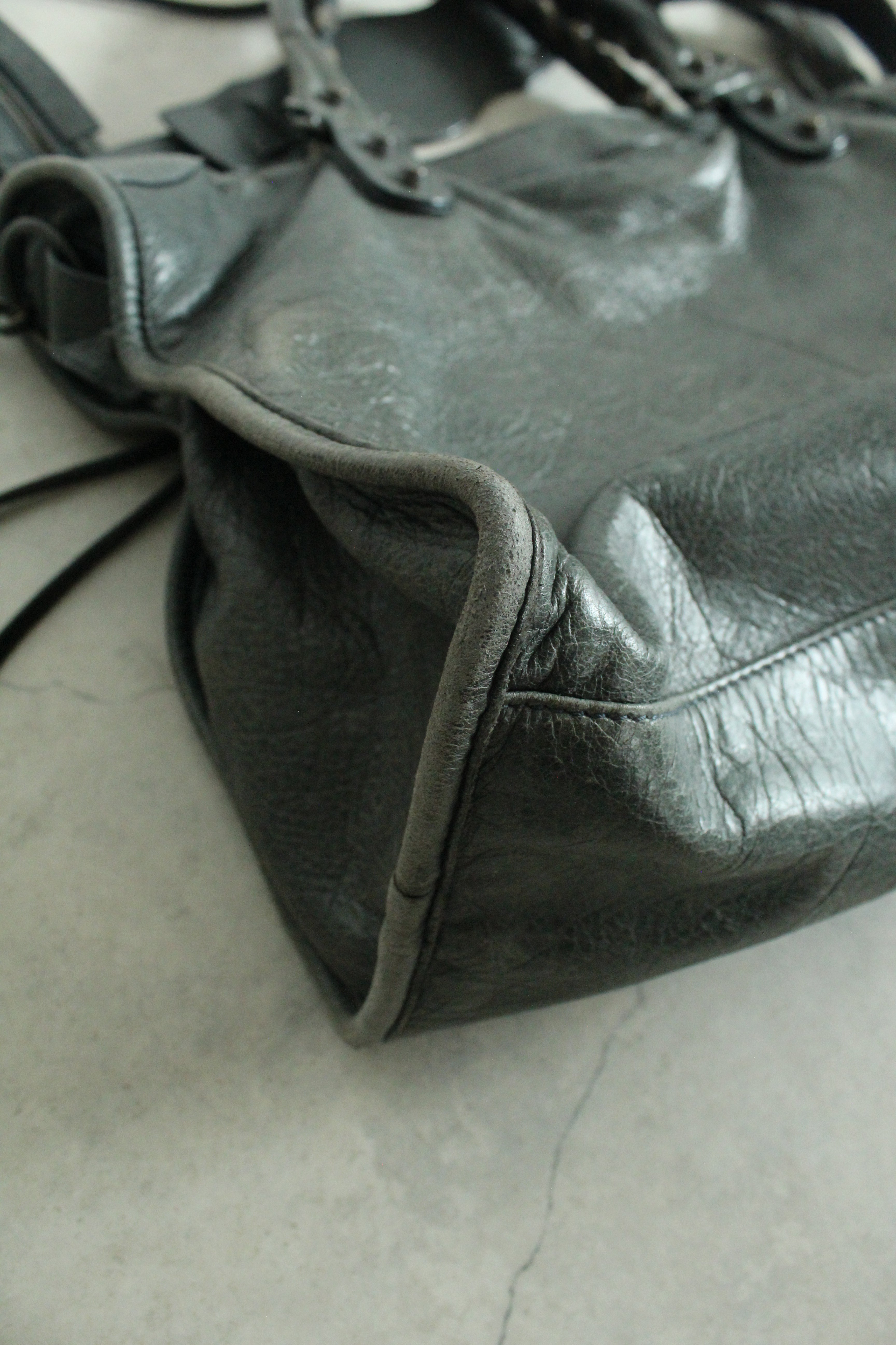 S/S 2011 Motorcycle City Medium in Gris Tarmac
