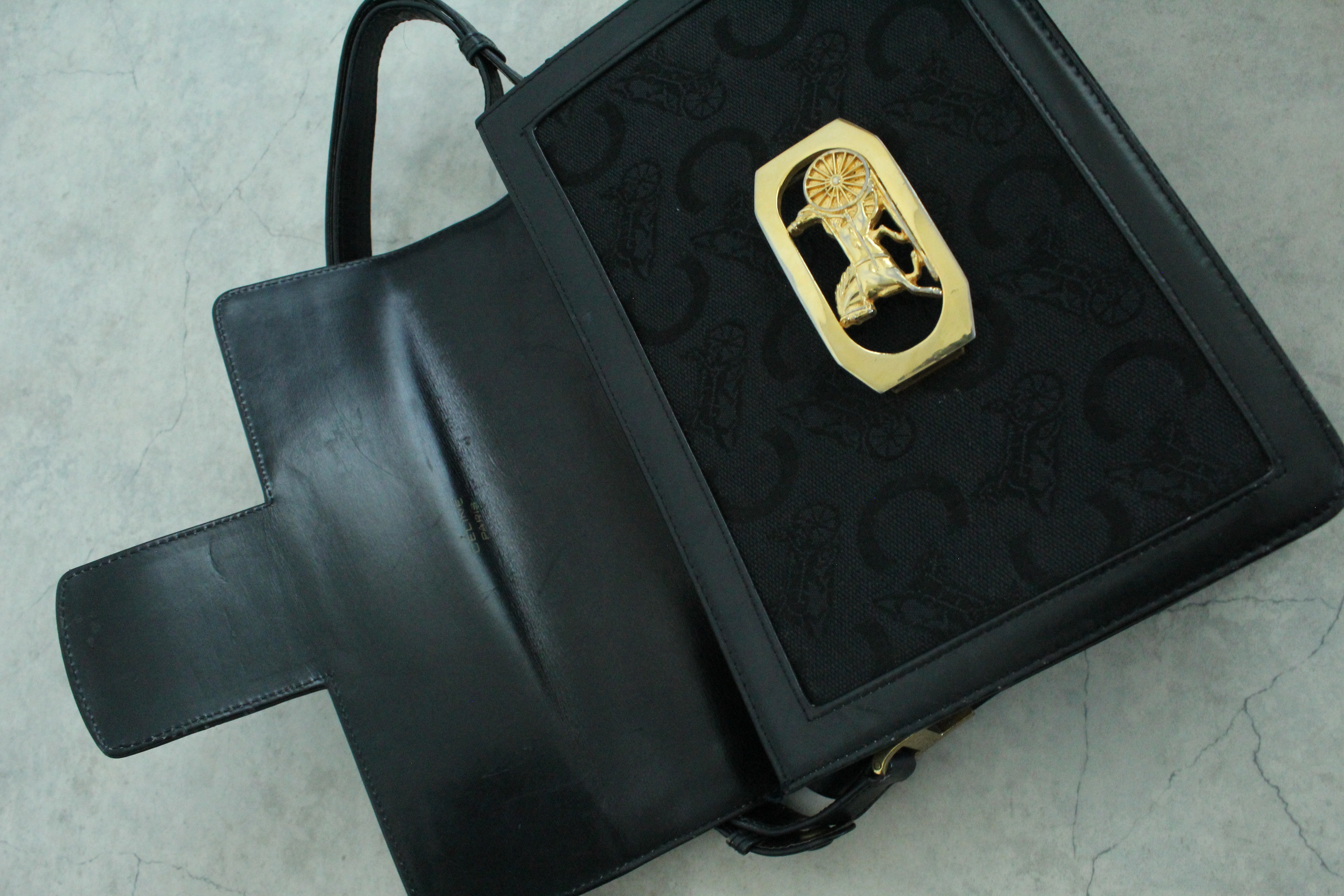 Paris Sulky Shoulder bag with Horse Carriage Clasp
