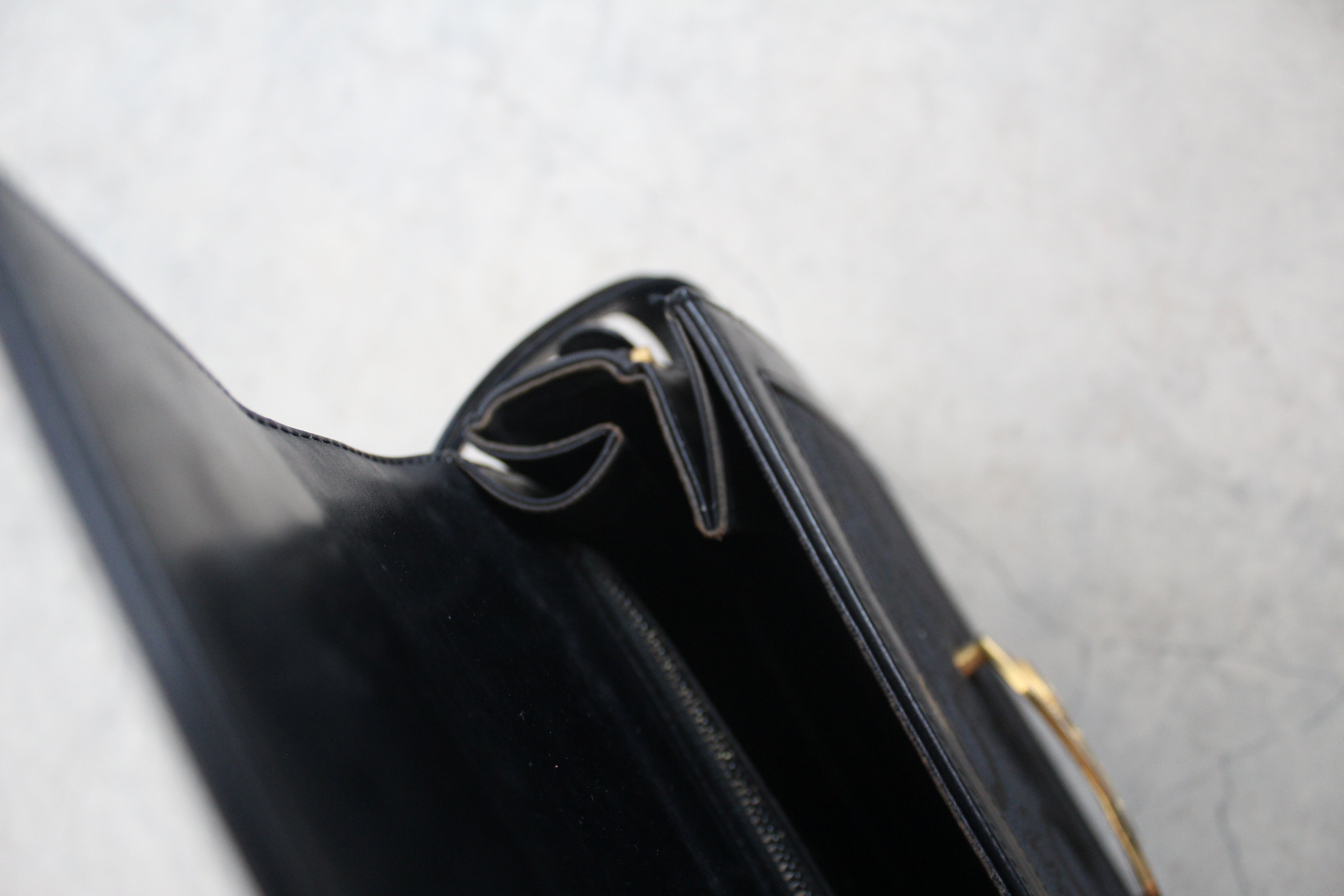 Paris Sulky Shoulder bag with Horse Carriage Clasp