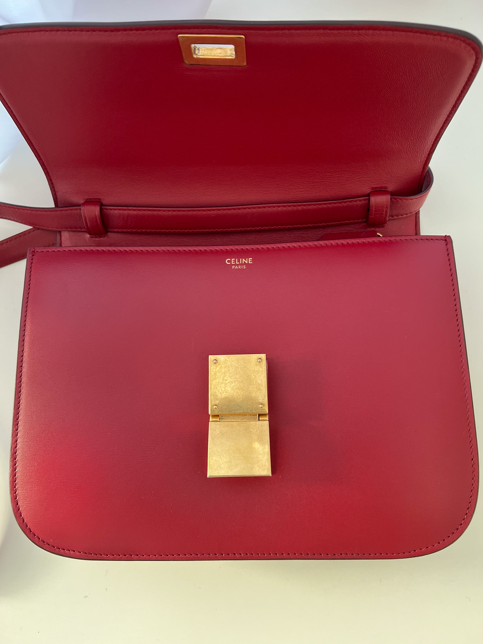 Classic Box Bag Medium in Red