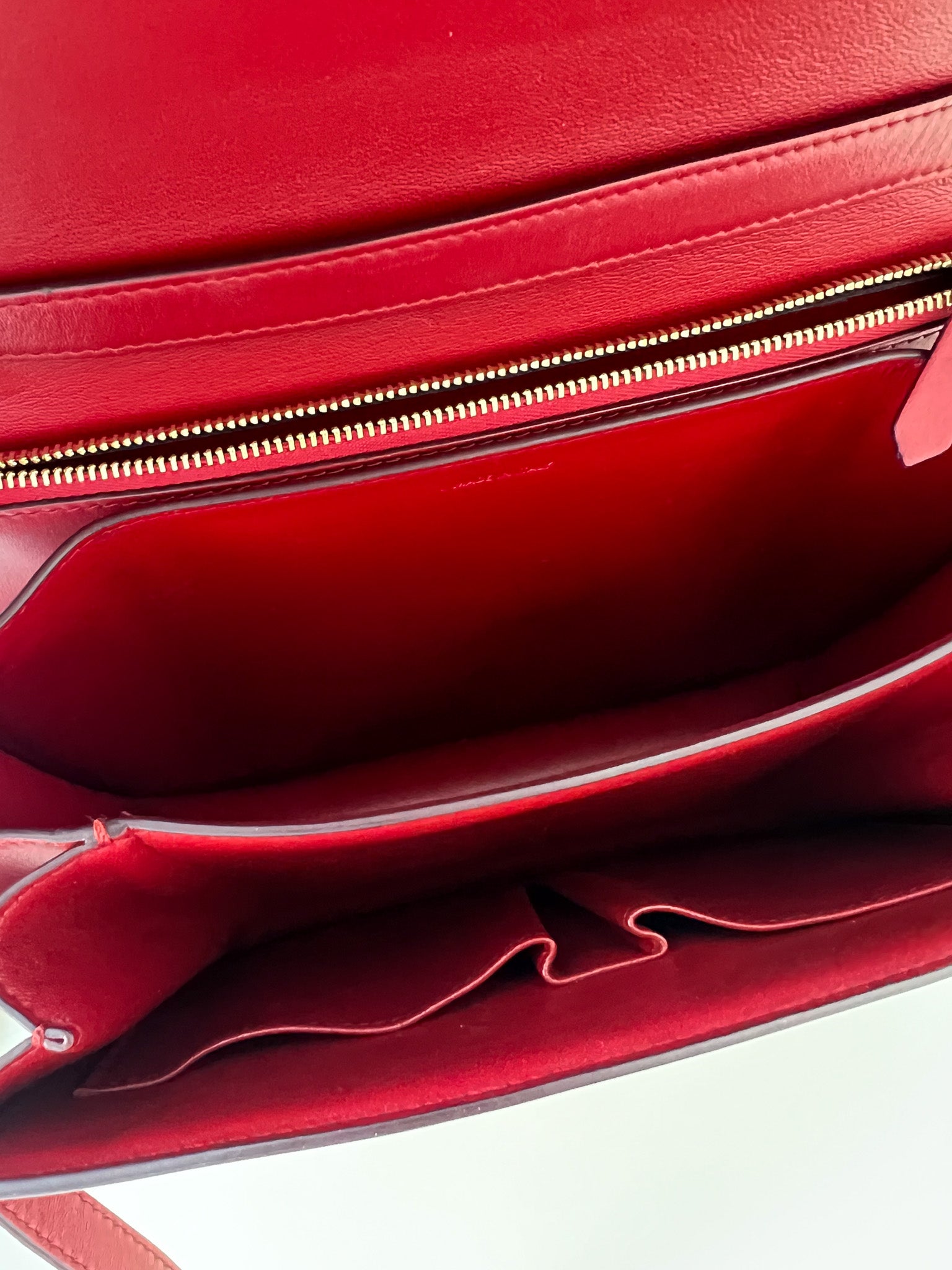 Classic Box Bag Medium in Red