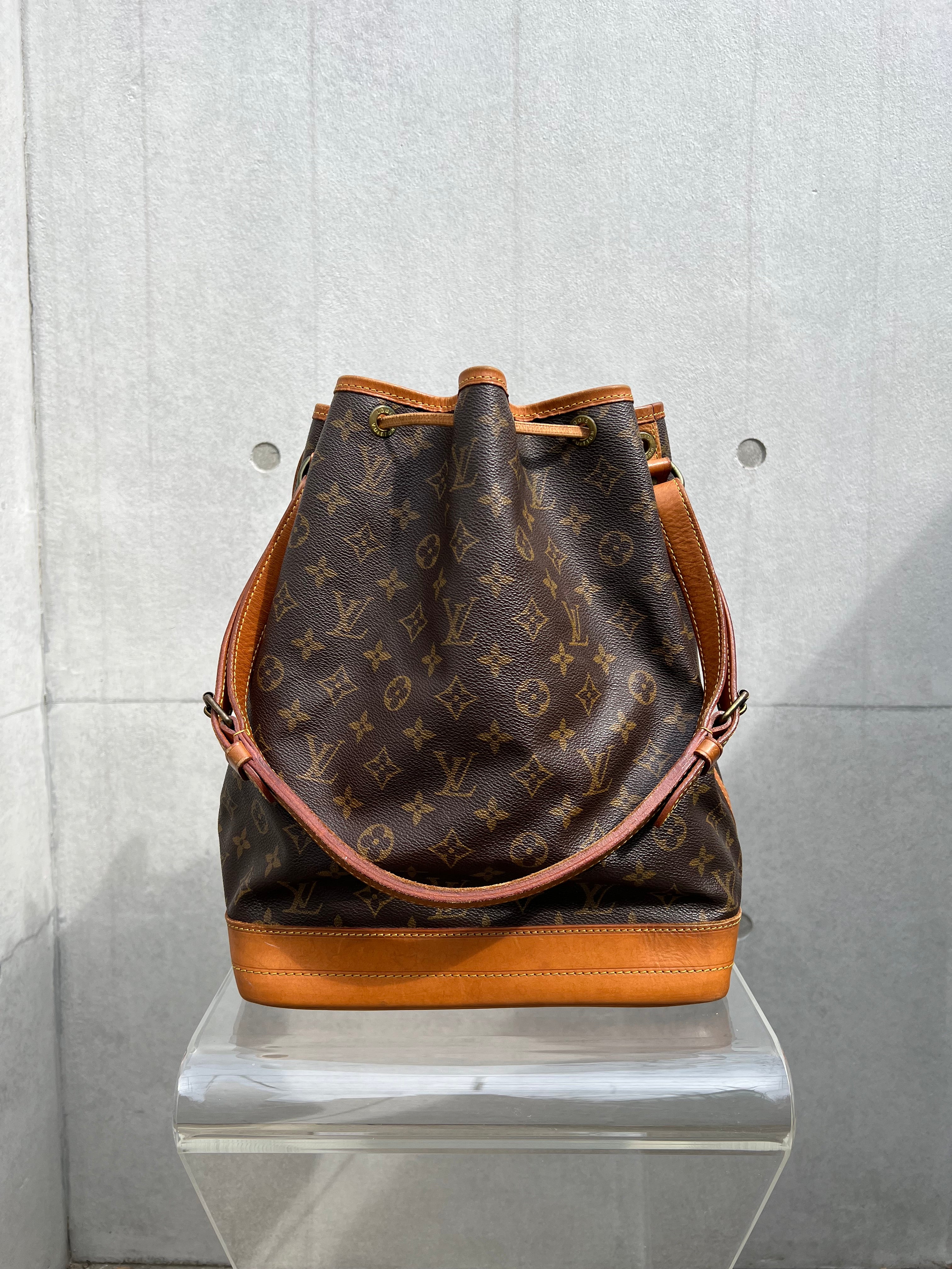 Monogram Noe Shoulder bag