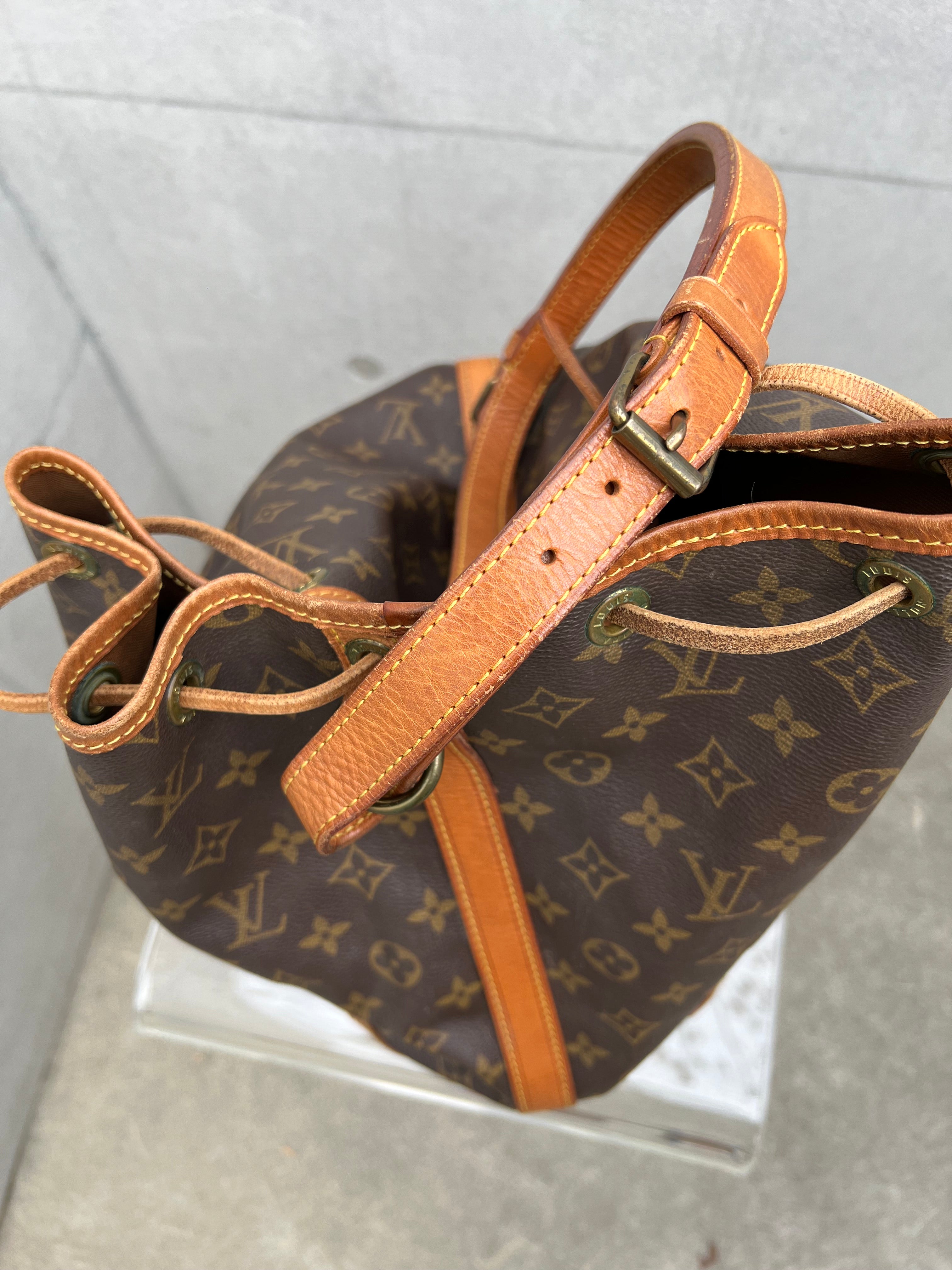 Monogram Noe Shoulder bag