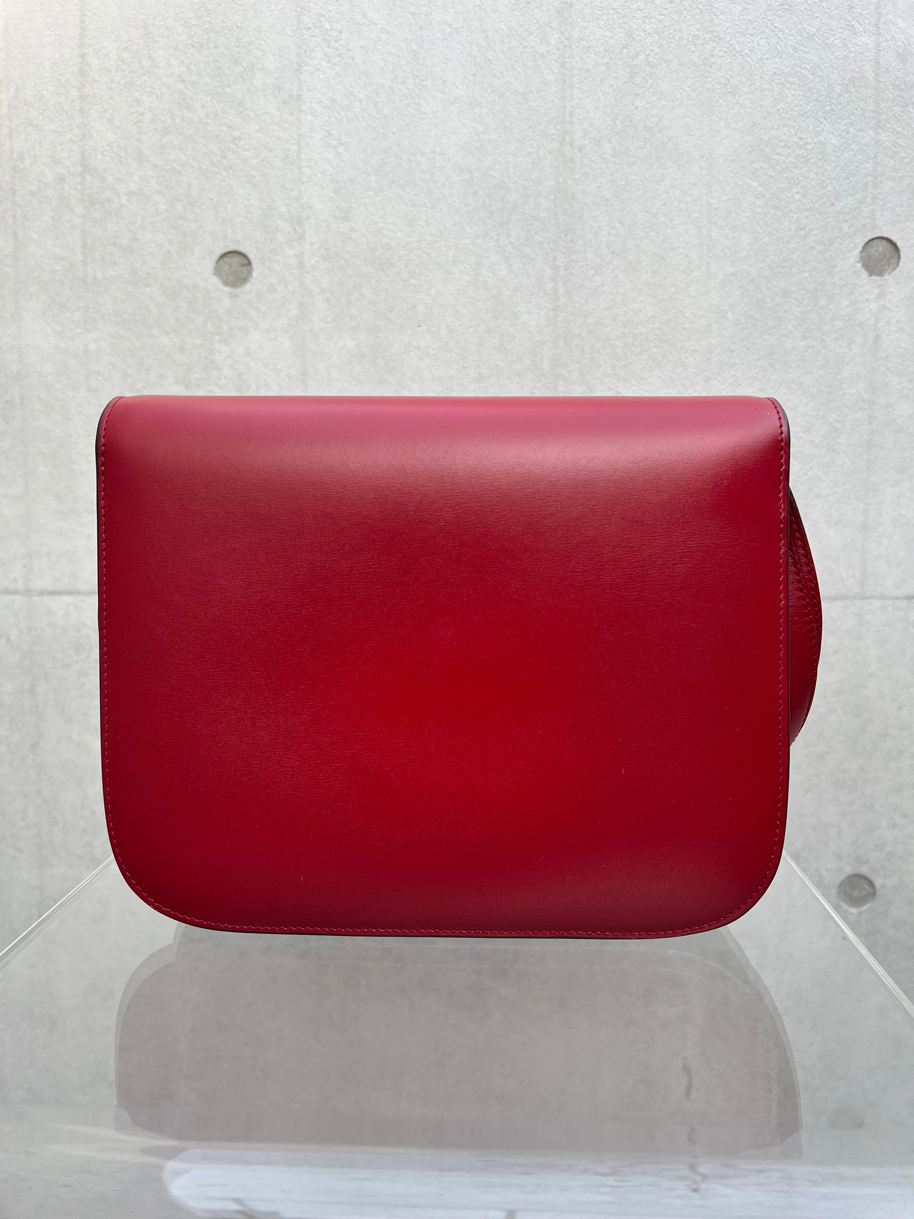Classic Box Bag Medium in Red