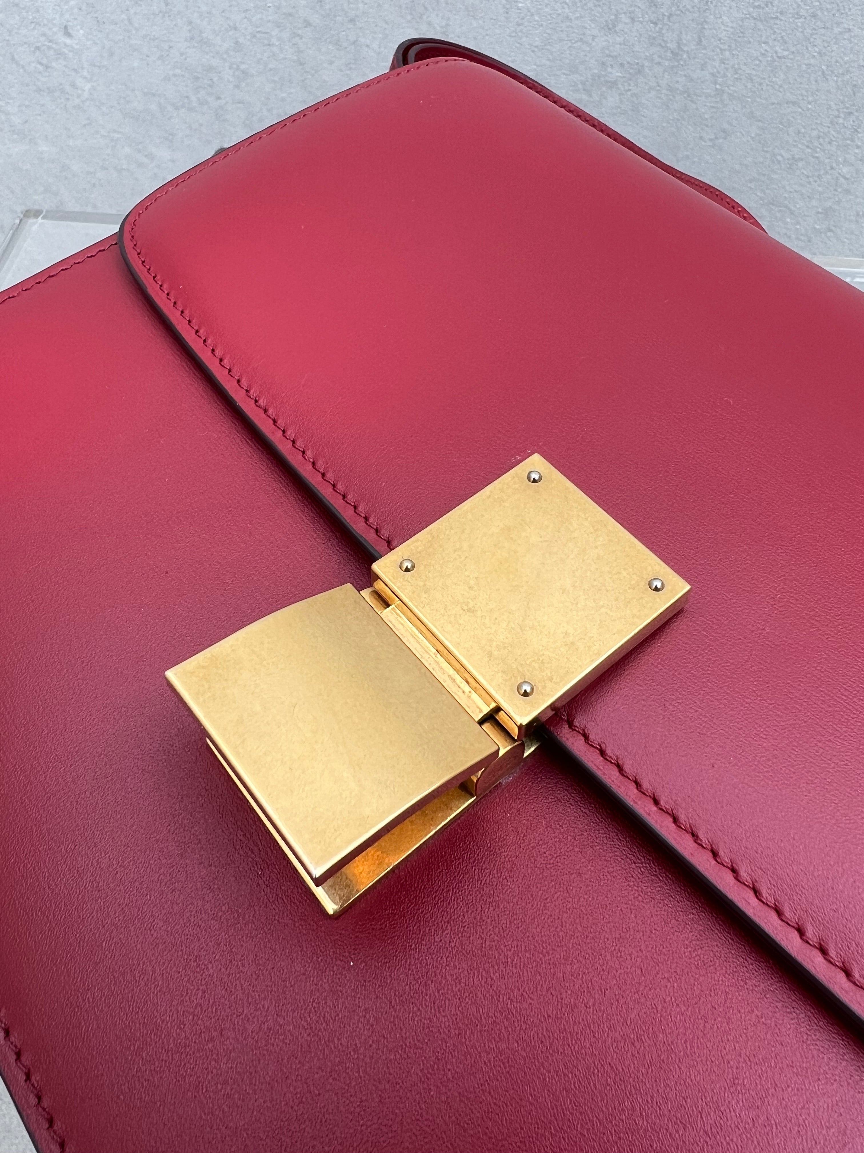 Classic Box Bag Medium in Red