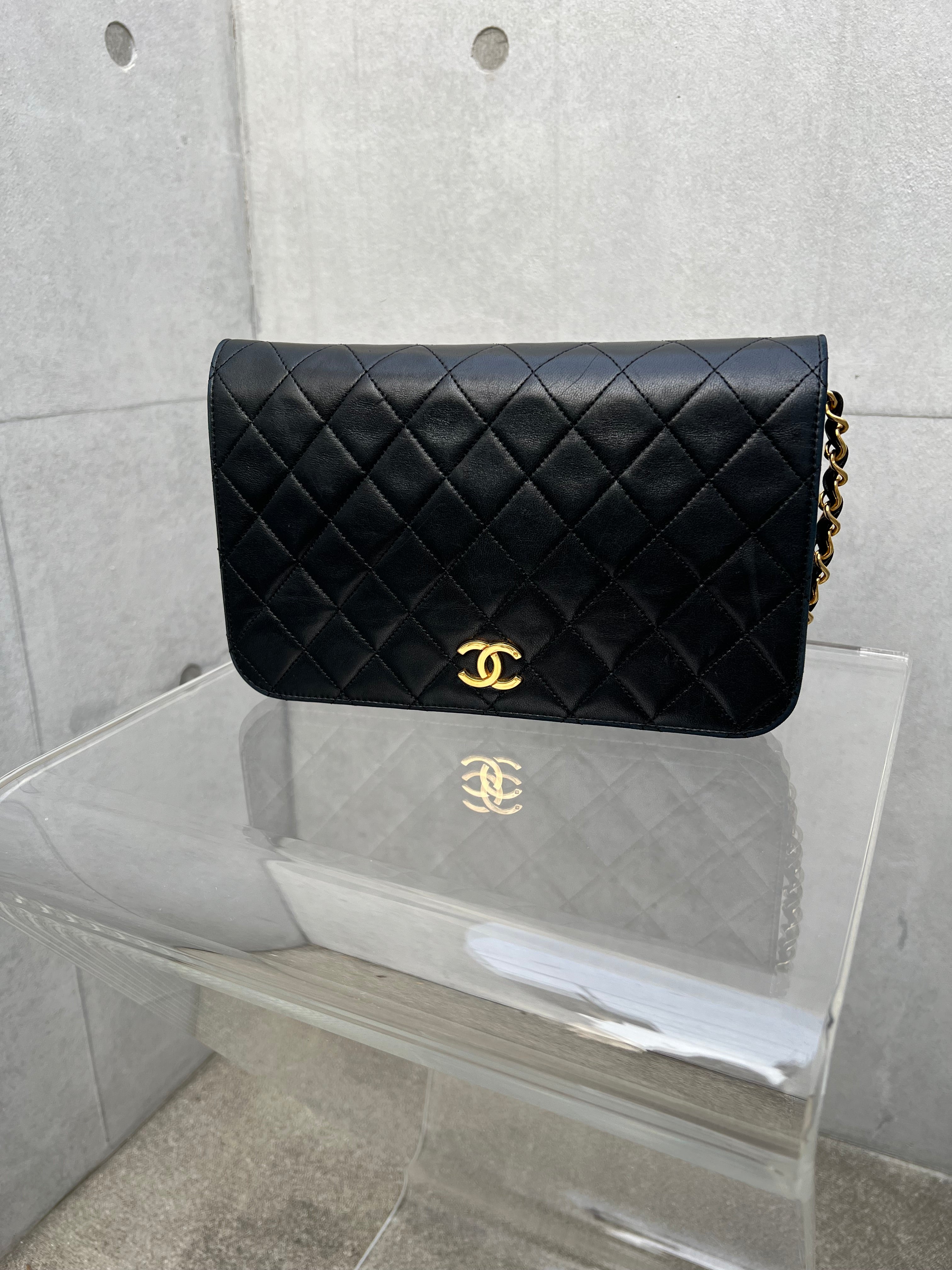1980's Single Full Flap Chain Shoulder Bag Lambskin in Black