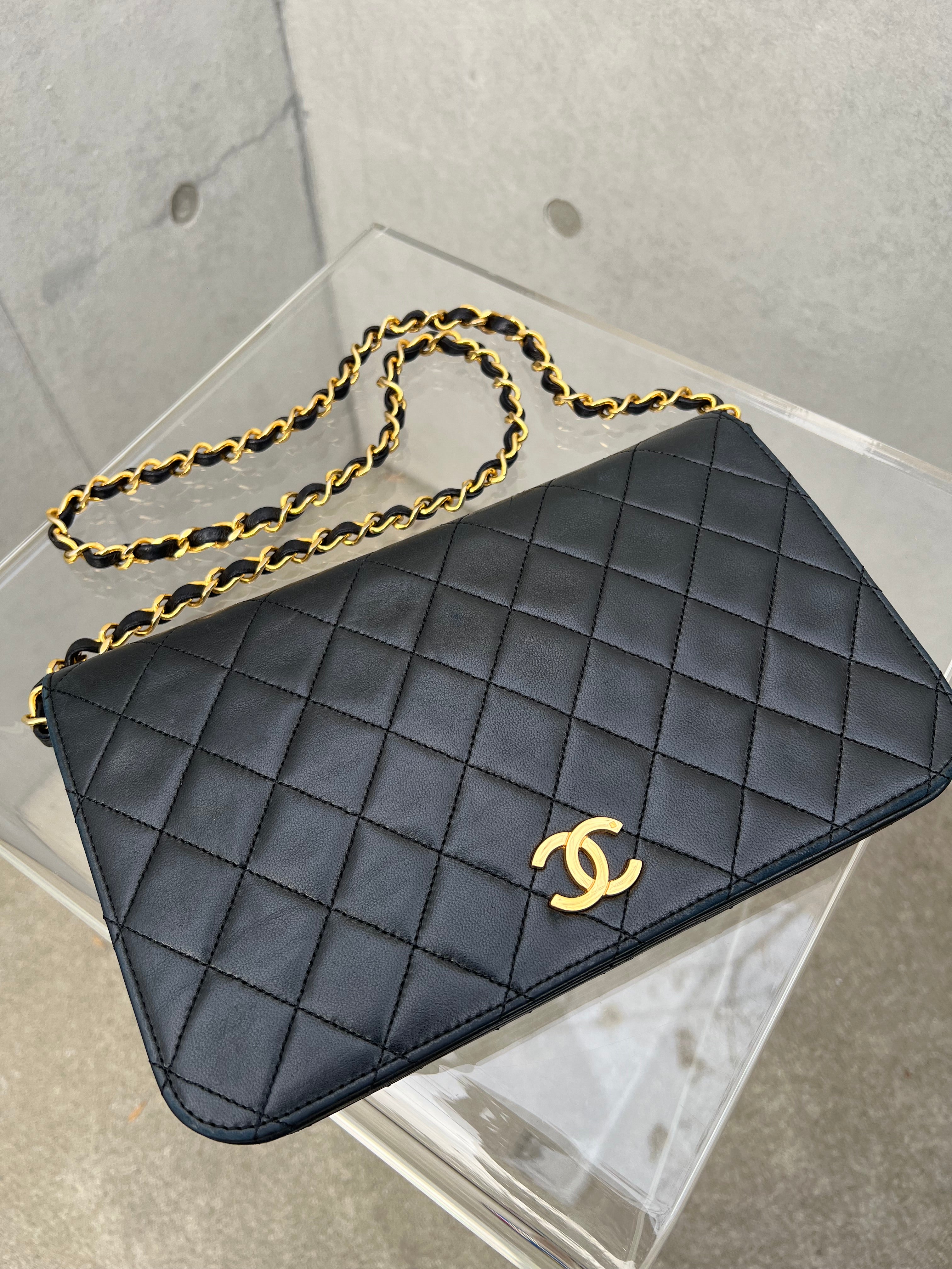 1980's Single Full Flap Chain Shoulder Bag Lambskin in Black