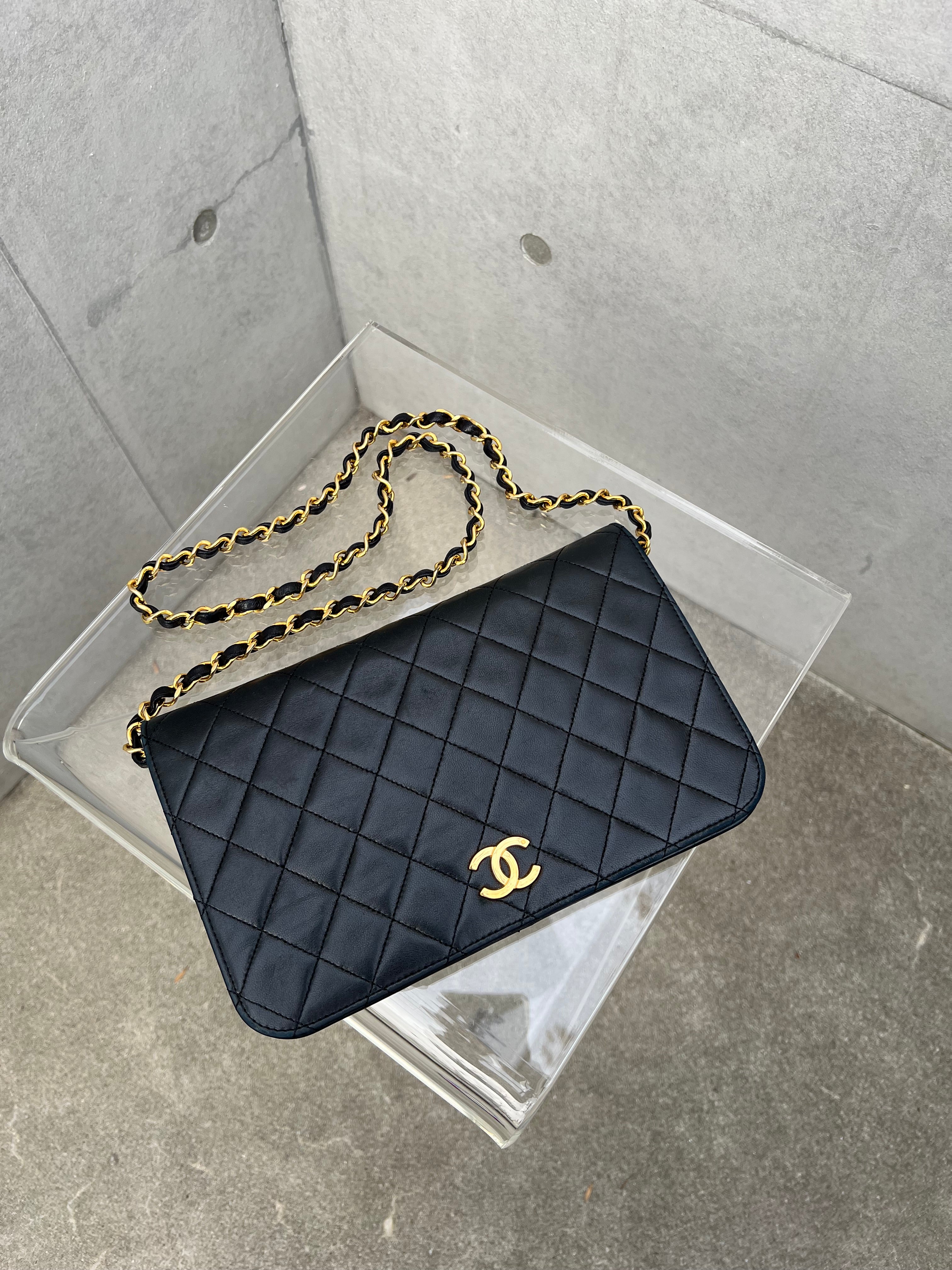 1980's Single Full Flap Chain Shoulder Bag Lambskin in Black