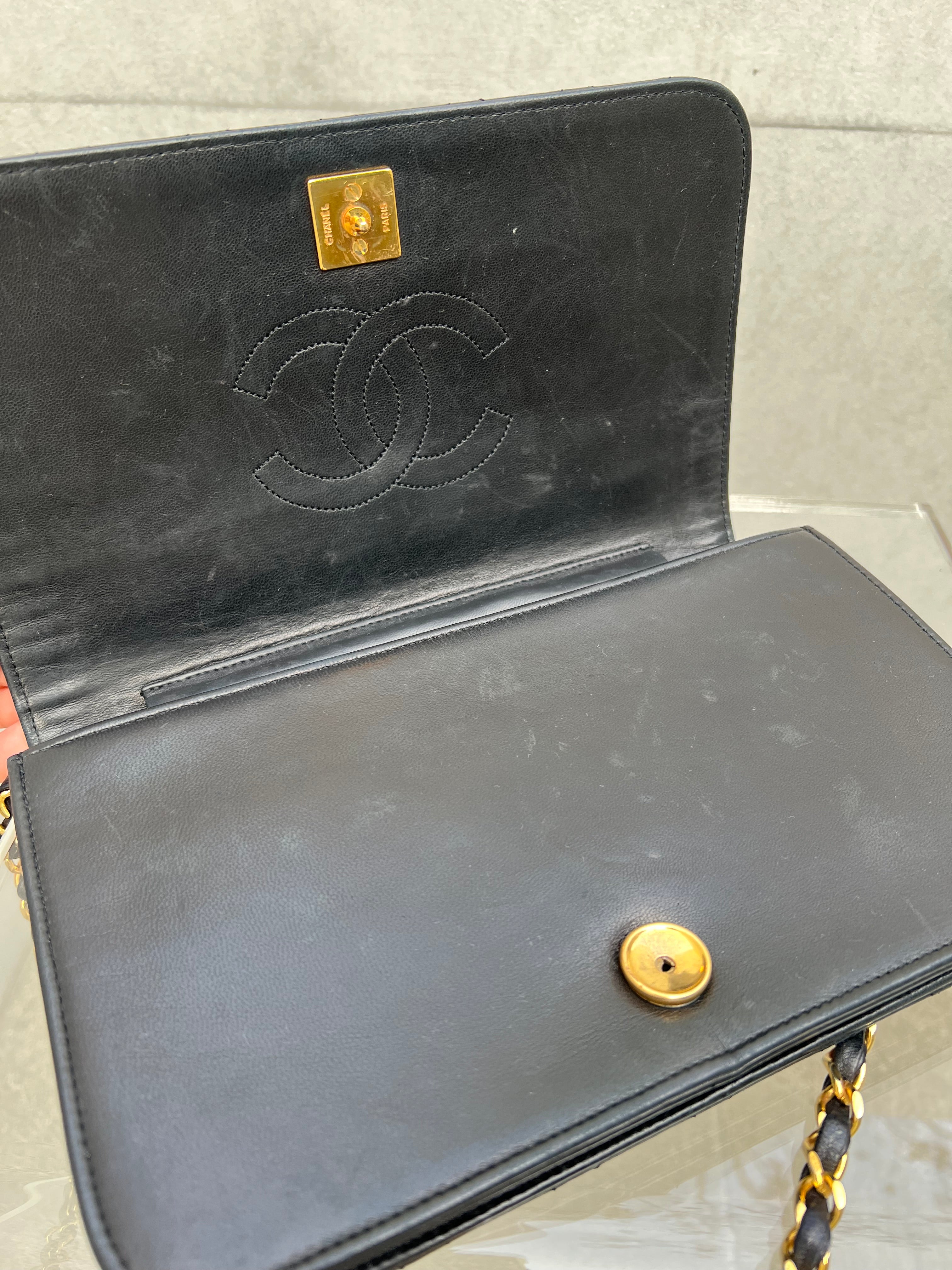 1980's Single Full Flap Chain Shoulder Bag Lambskin in Black
