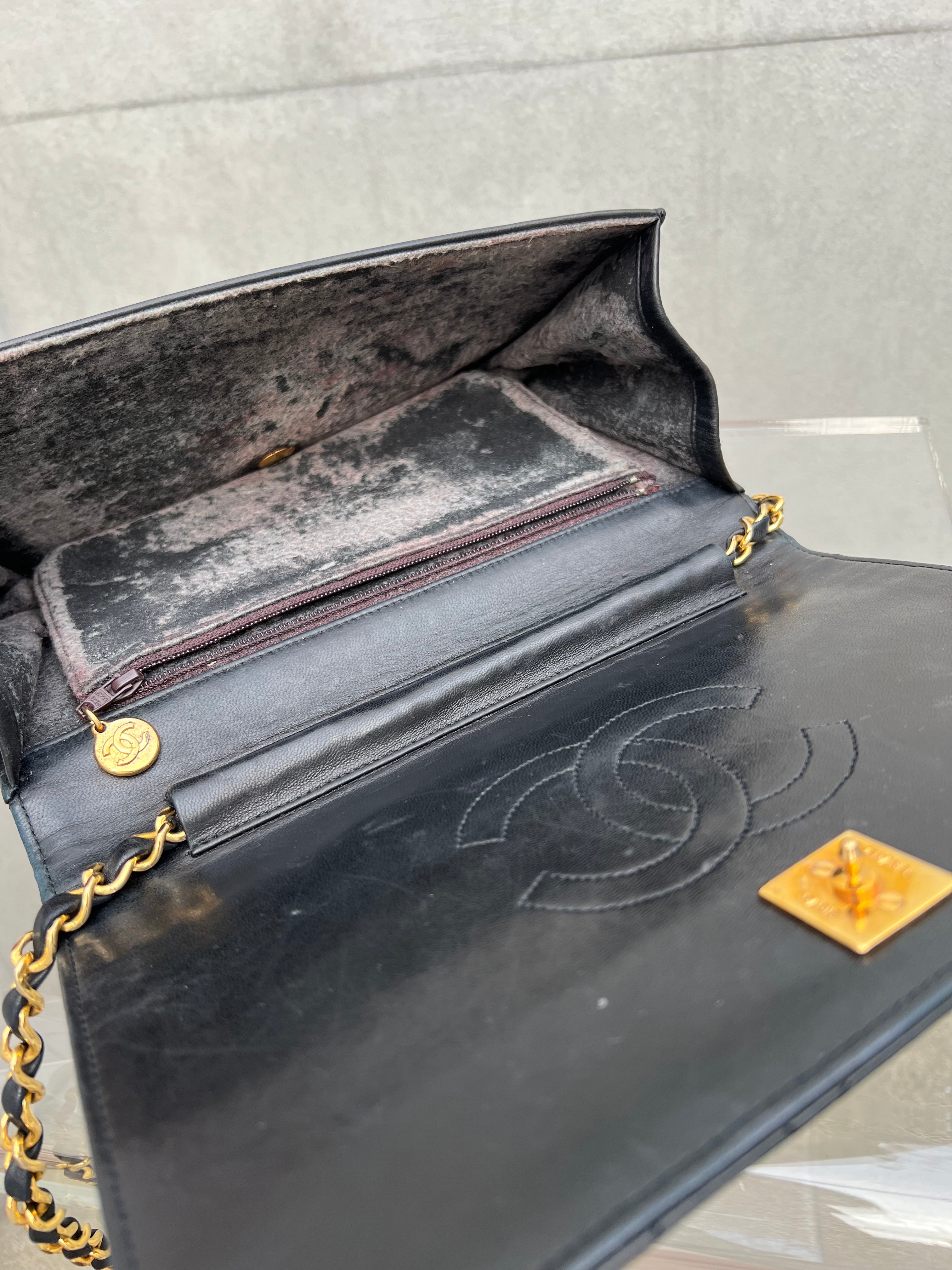 1980's Single Full Flap Chain Shoulder Bag Lambskin in Black