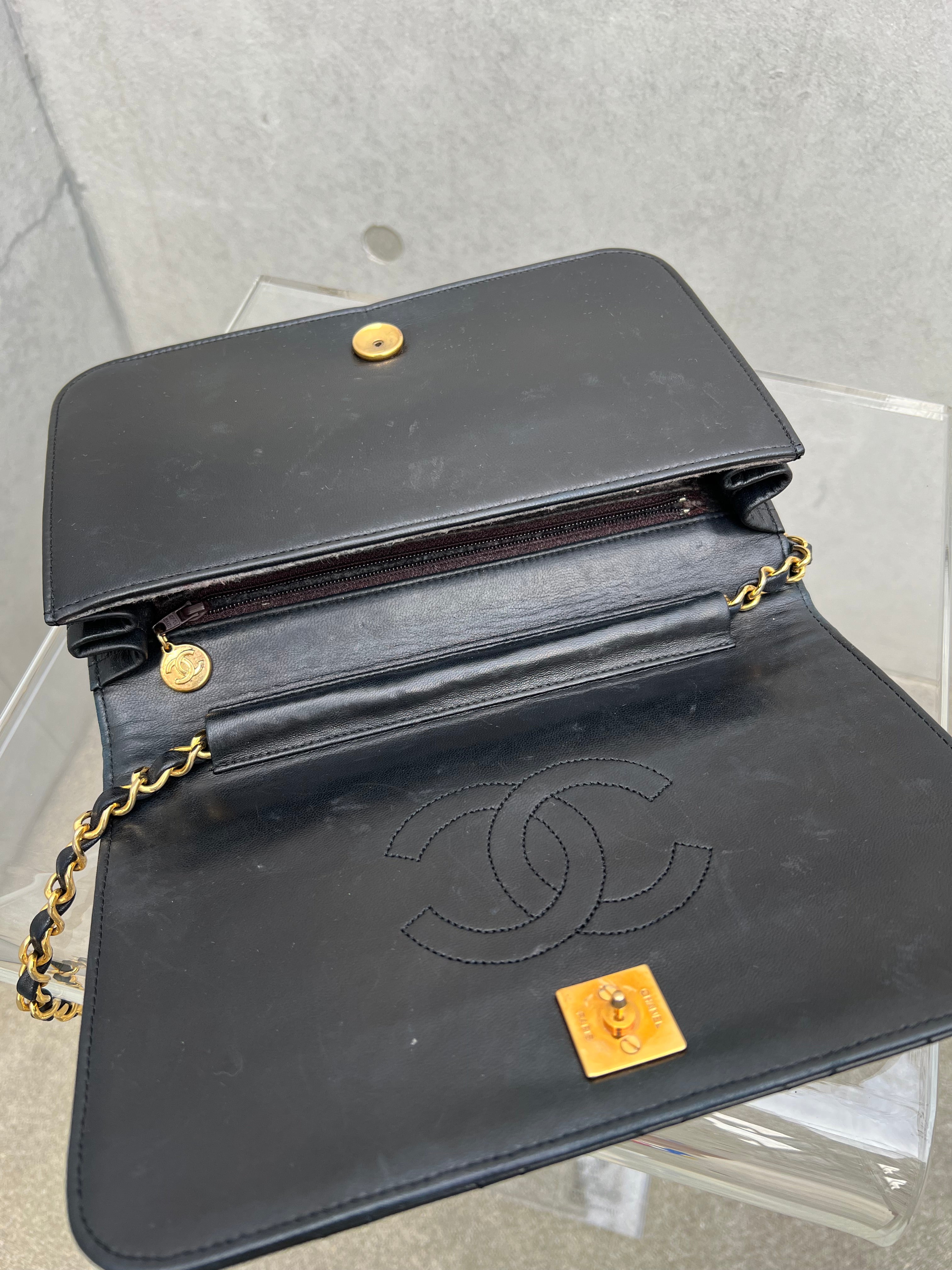 1980's Single Full Flap Chain Shoulder Bag Lambskin in Black