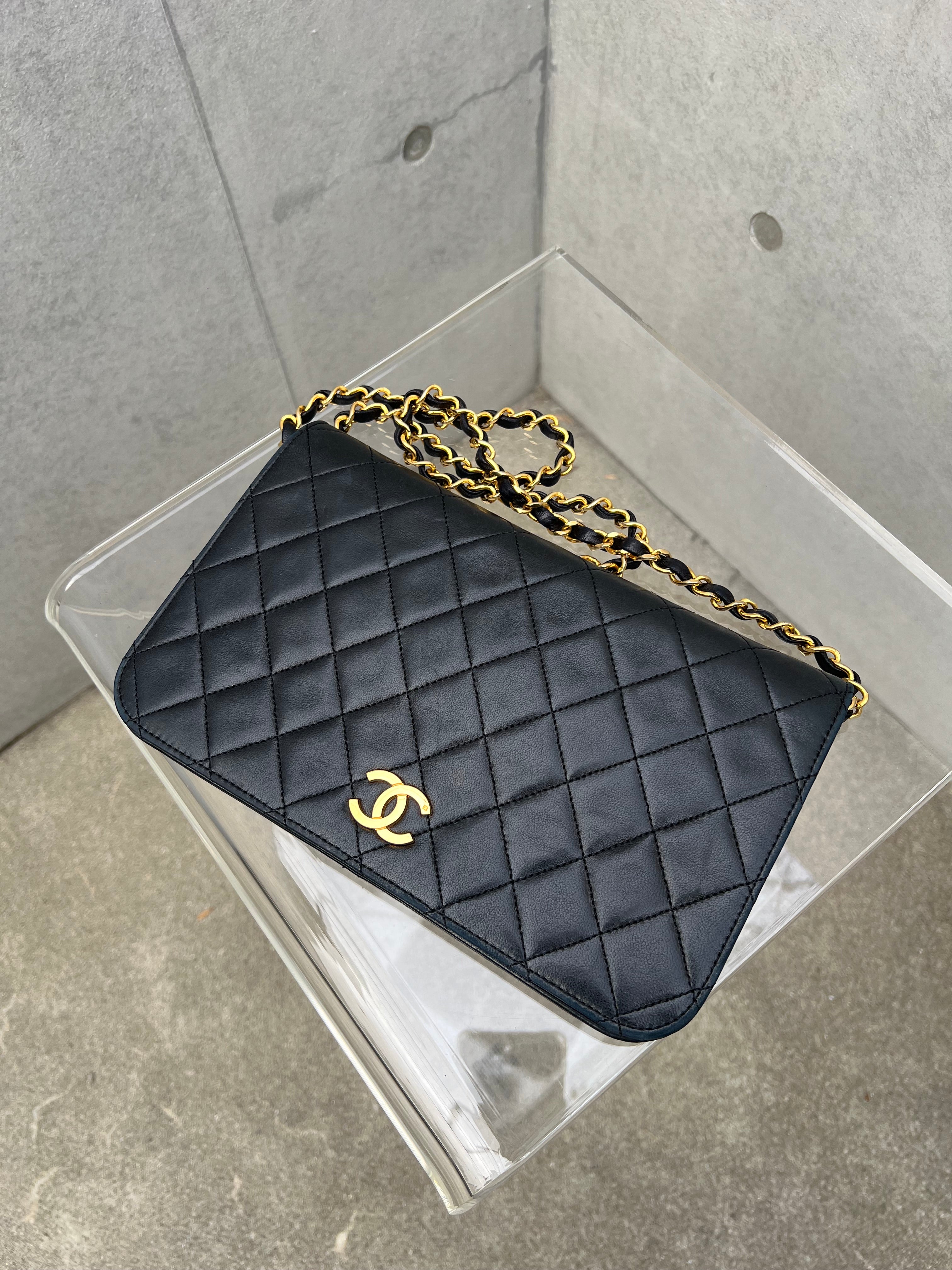1980's Single Full Flap Chain Shoulder Bag Lambskin in Black