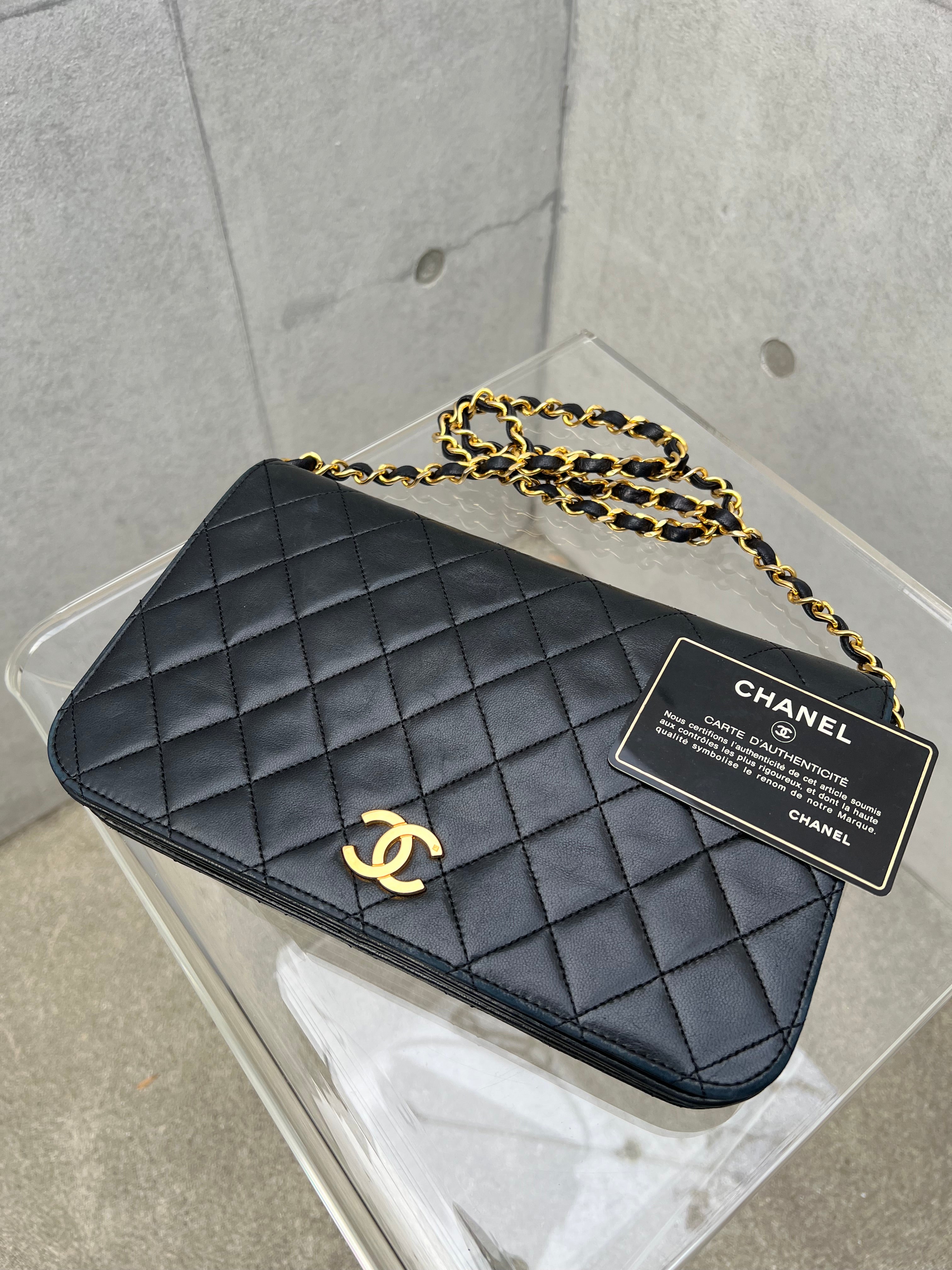 1980's Single Full Flap Chain Shoulder Bag Lambskin in Black