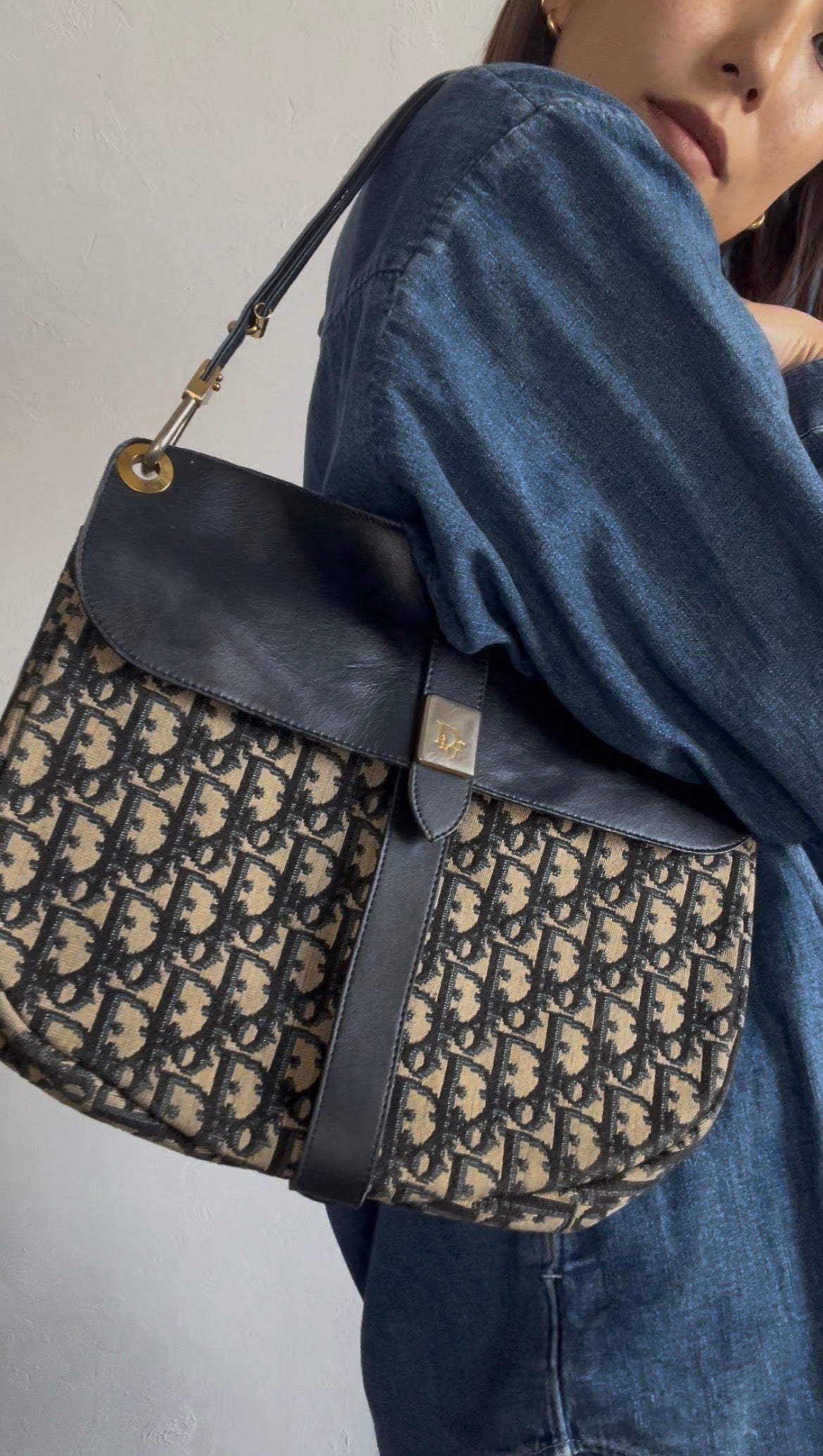 Trotter Canvas Flap Shoulder Bag in Navy