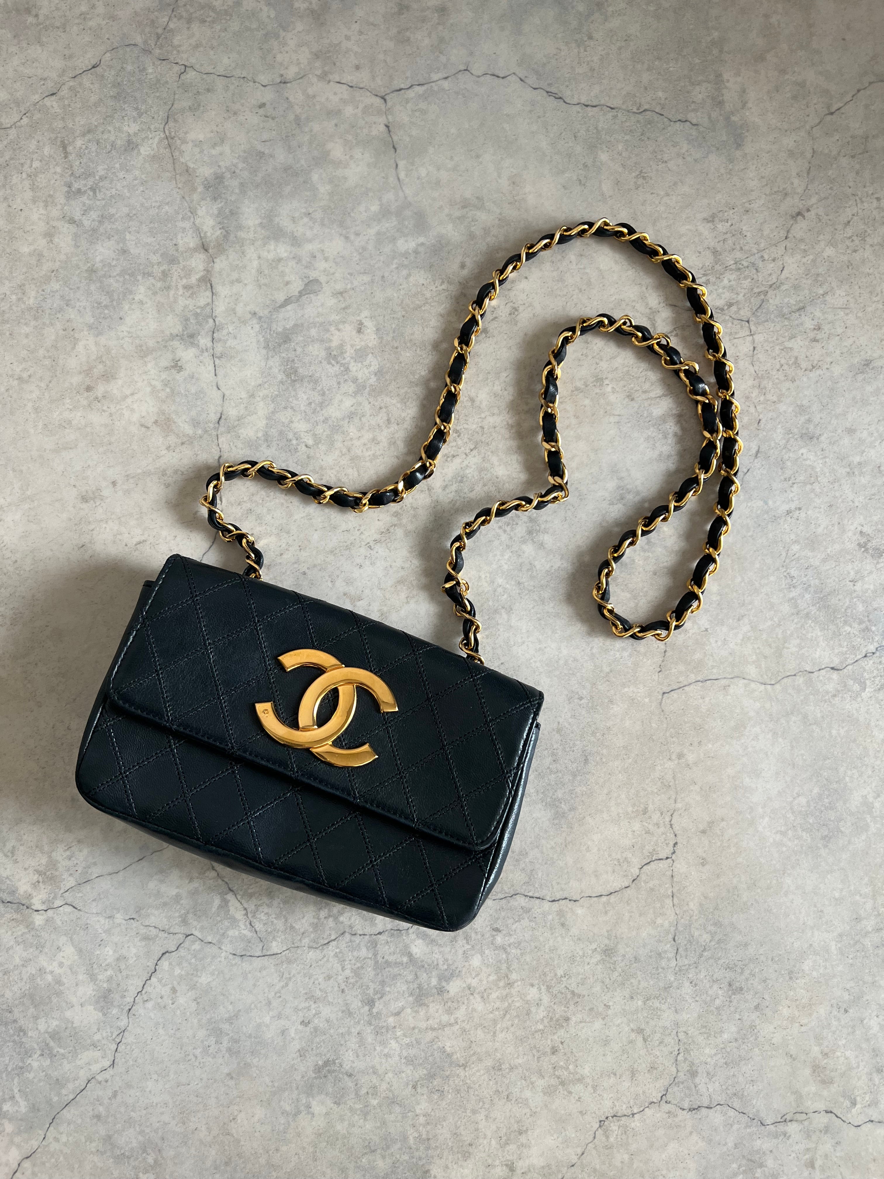 Petit Bicolore chain bag with oversized coco logo