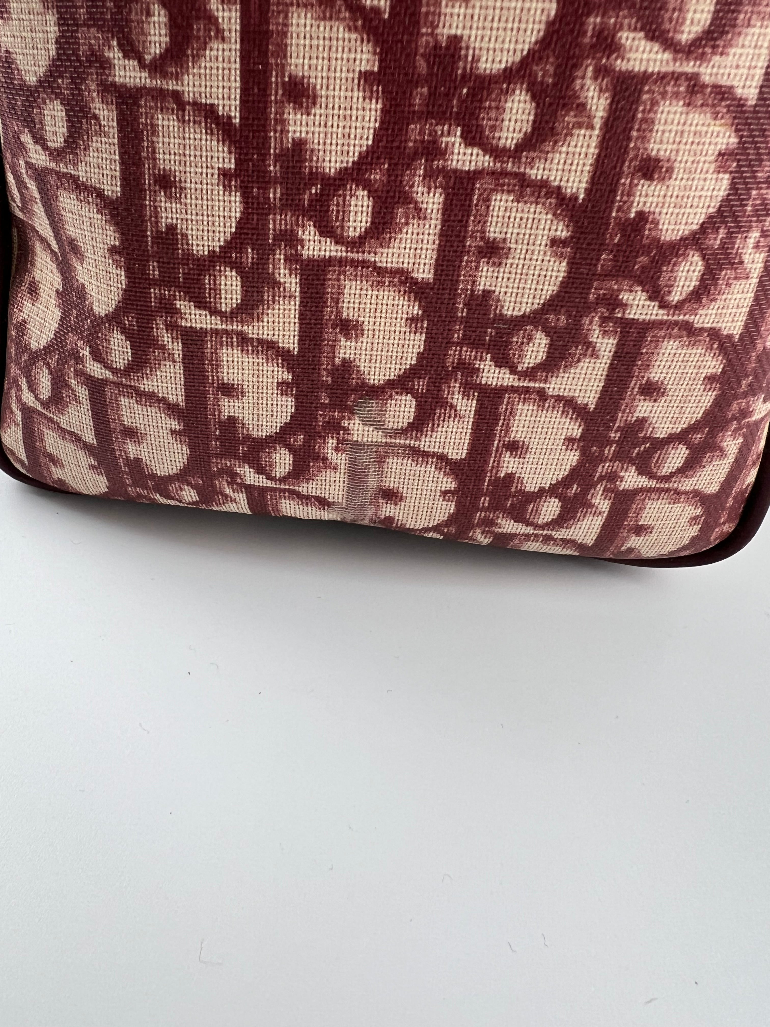 Trotter Boston Bag in Oblique Canvas Burgundy