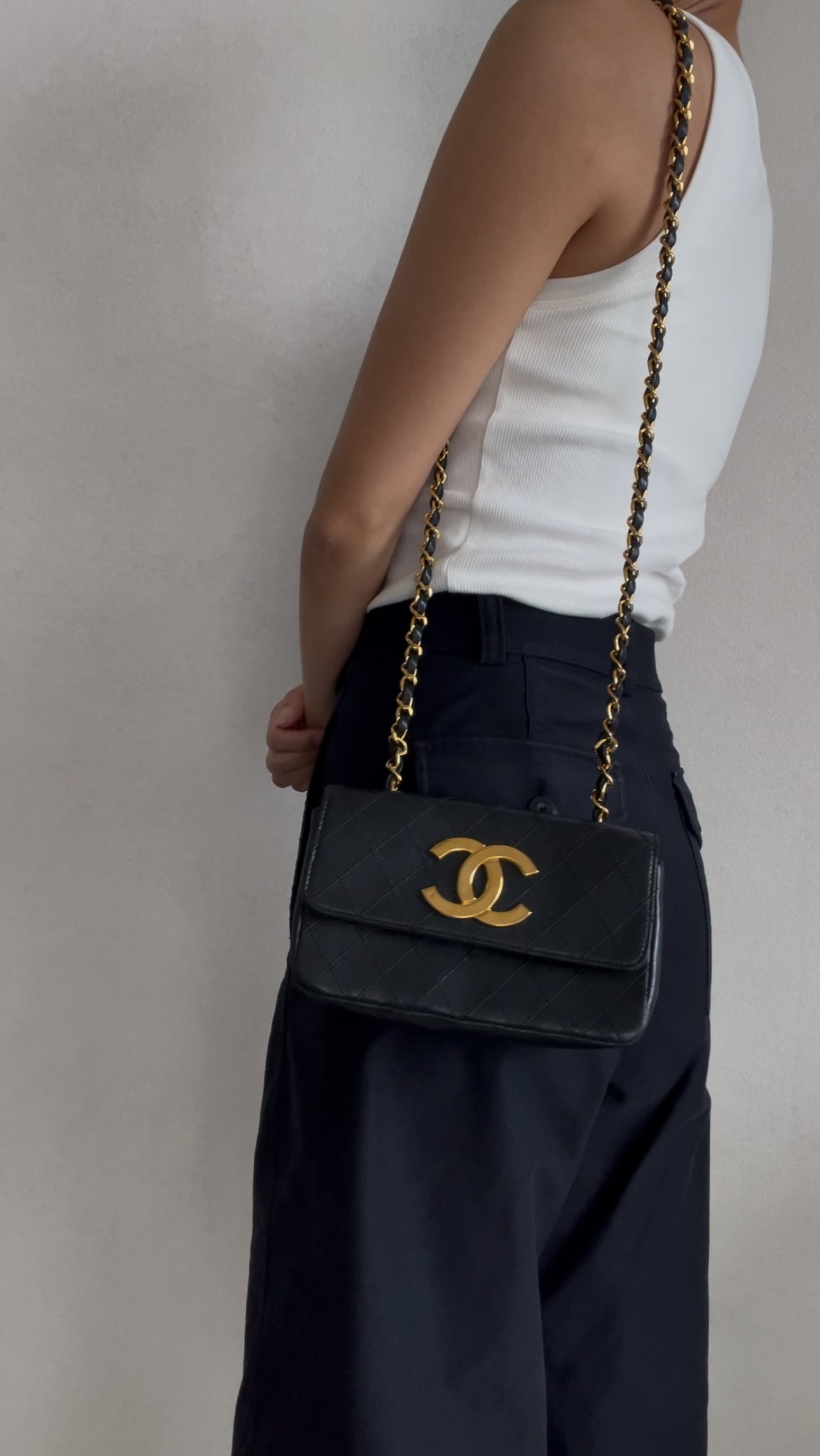 Petit Bicolore chain bag with oversized coco logo