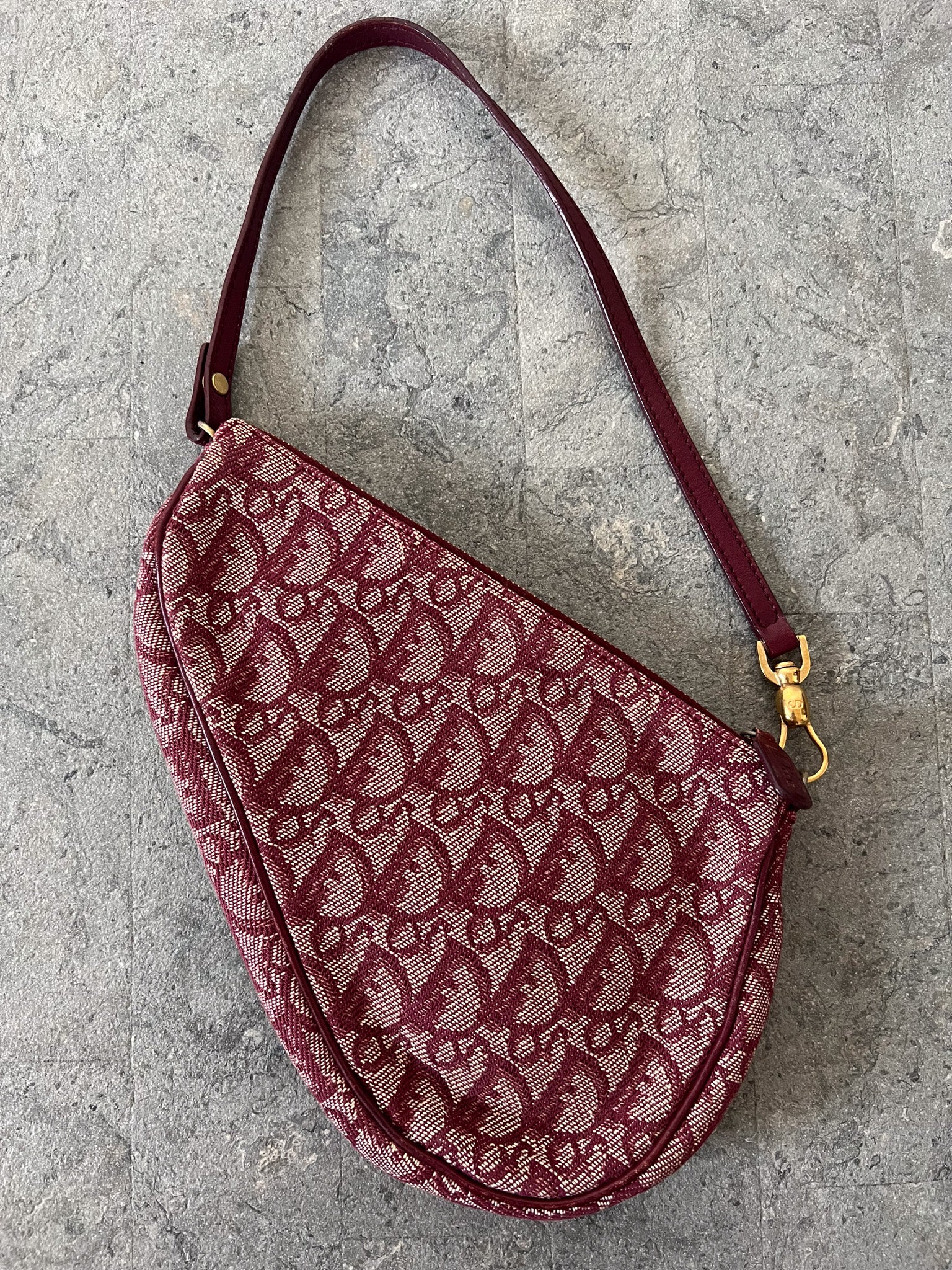 Trotter Canvas Saddle Pouch in Burgundy red