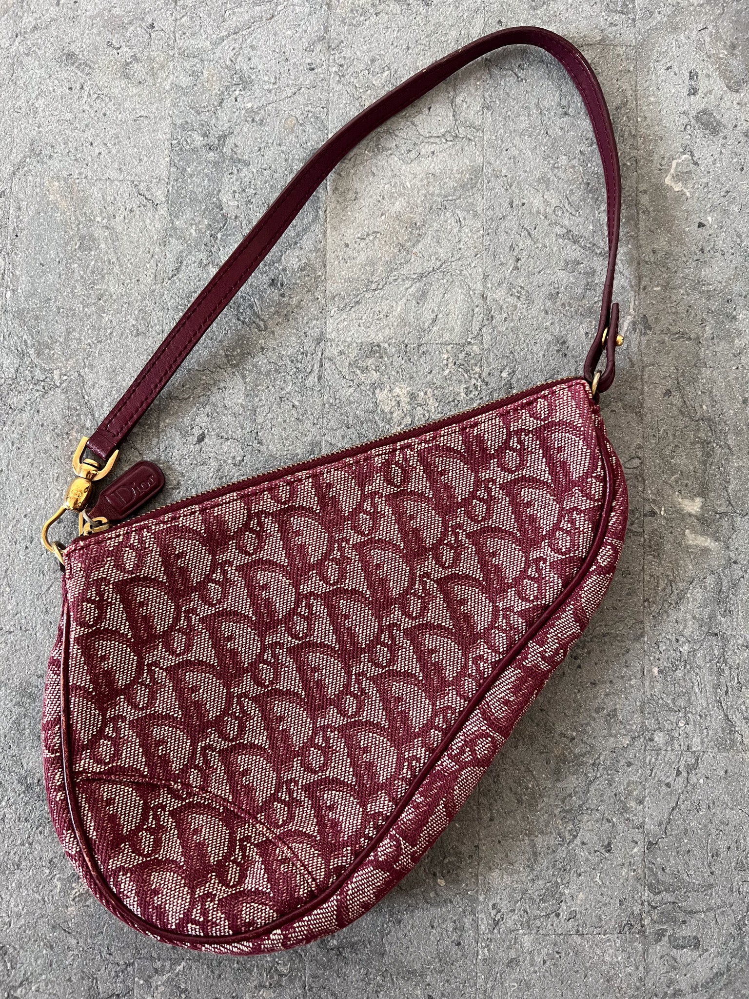 Trotter Canvas Saddle Pouch in Burgundy red