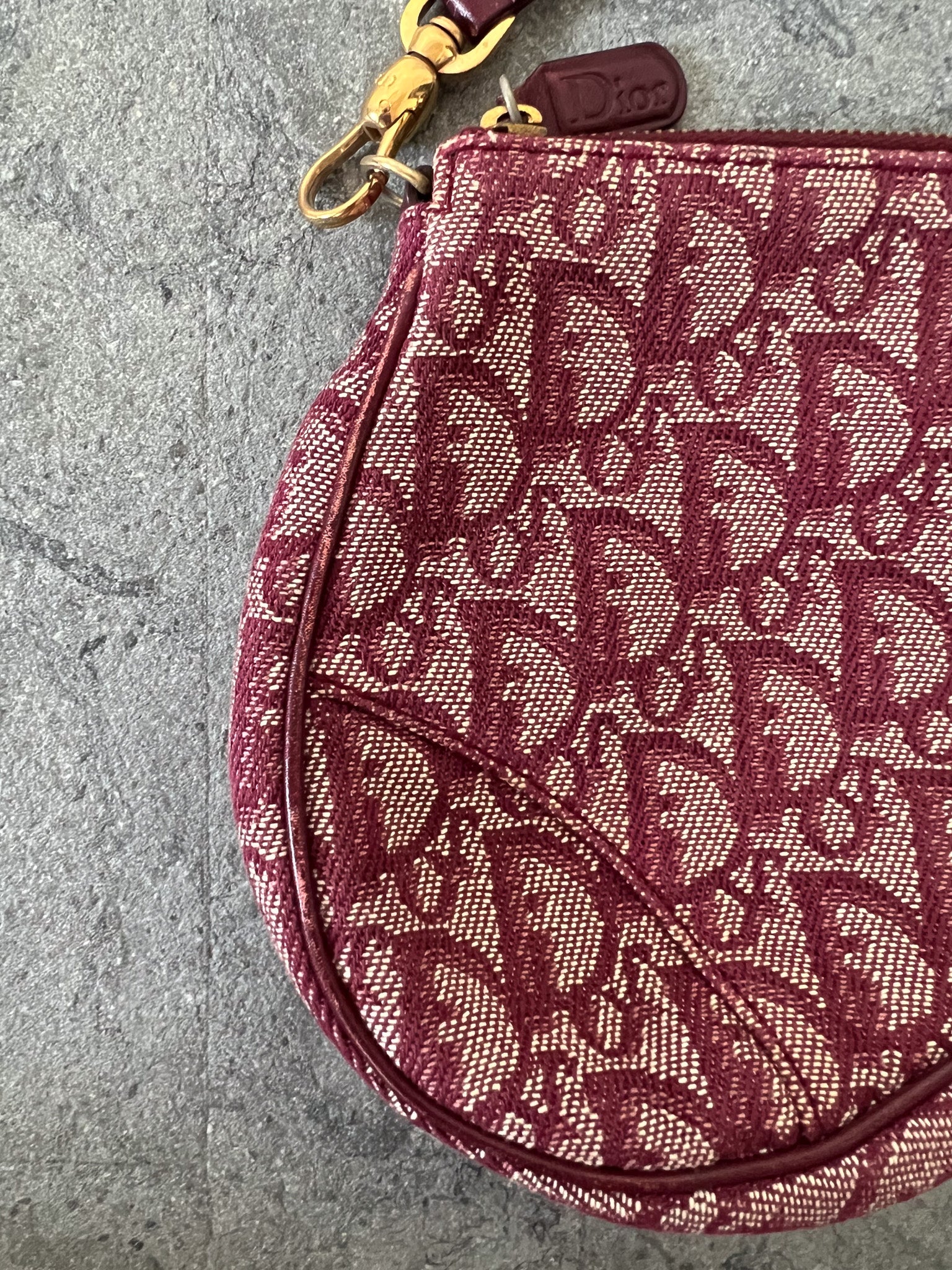 Trotter Canvas Saddle Pouch in Burgundy red