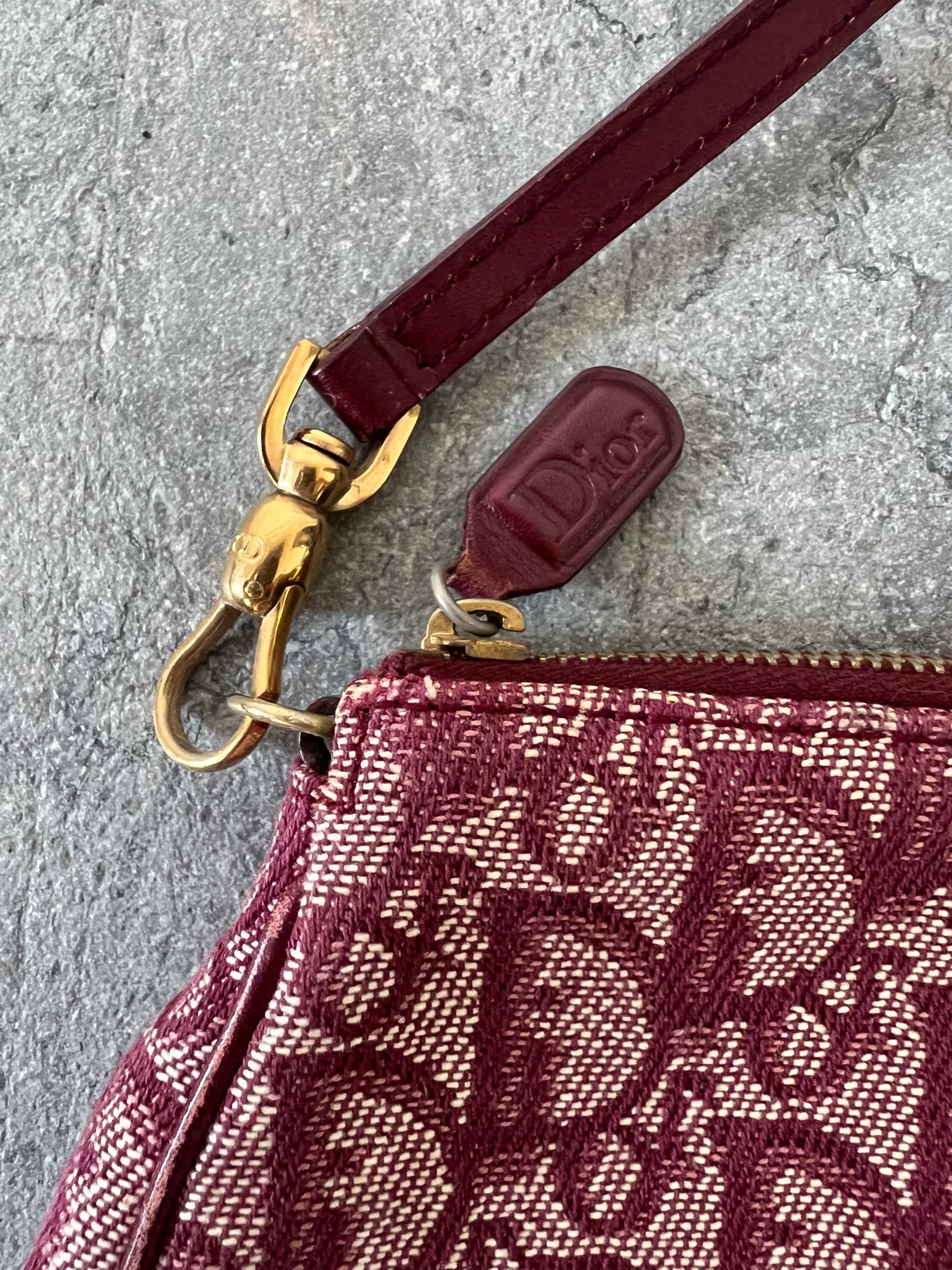 Trotter Canvas Saddle Pouch in Burgundy red