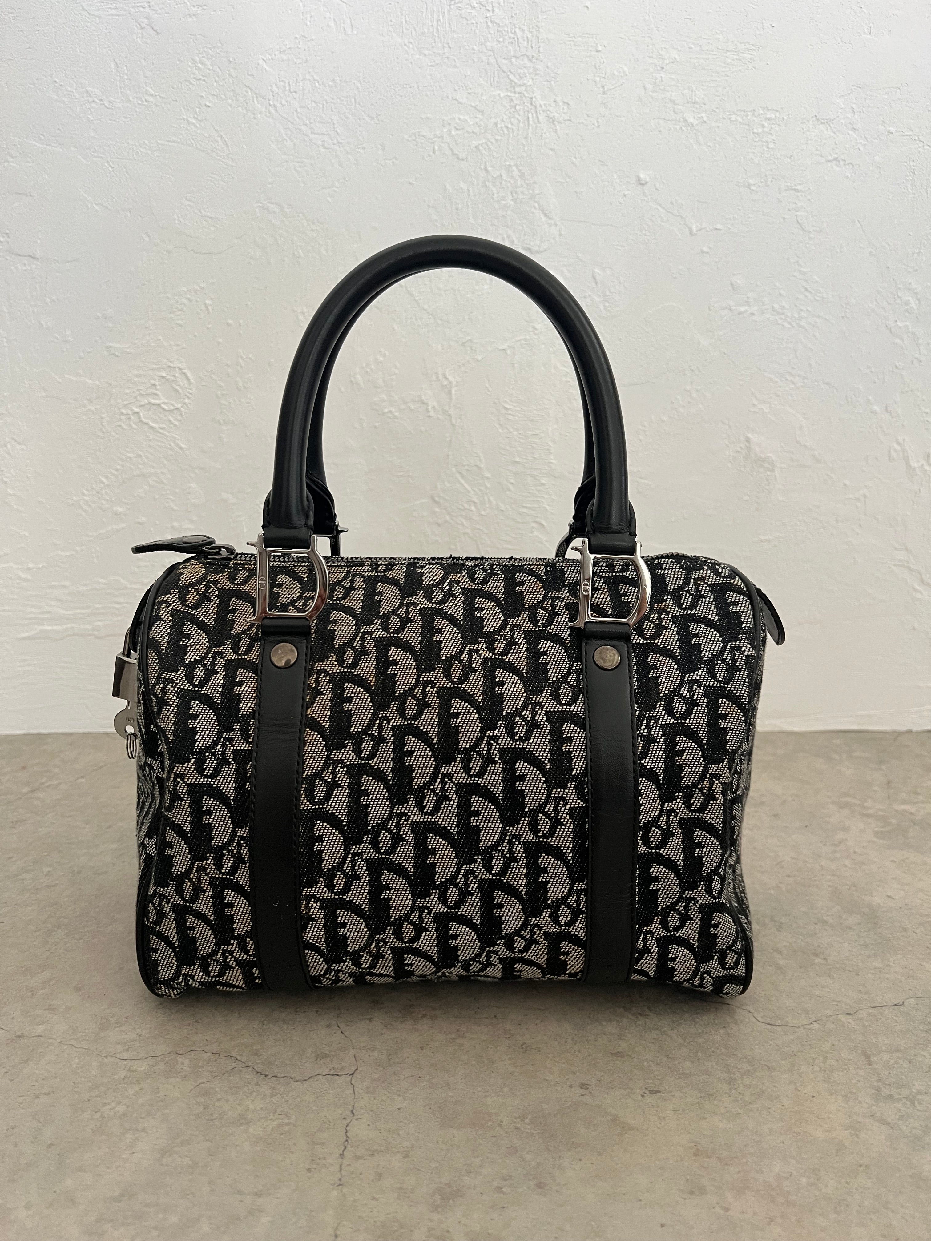 Oblique Trotter Boston Bag — Navy